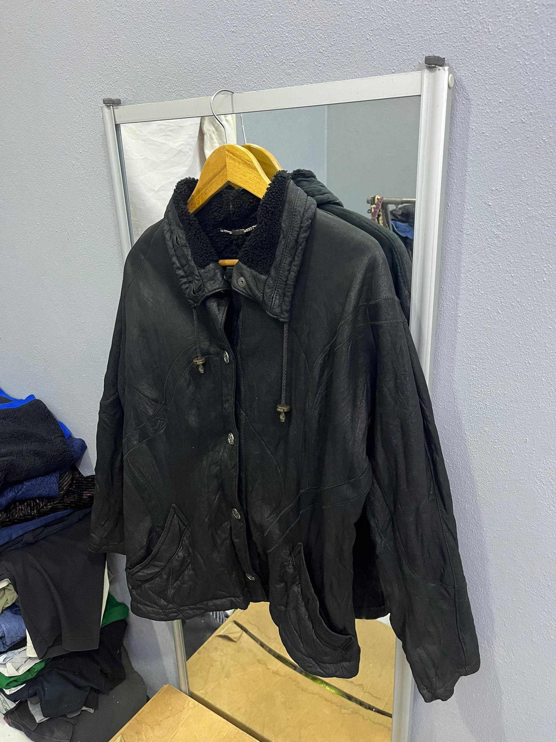 Vintage Vintage Black Leather Jacket Sherpa Lined 90s Boxy Fit Size US M / EU 48-50 / 2 - 2 Thumbnail