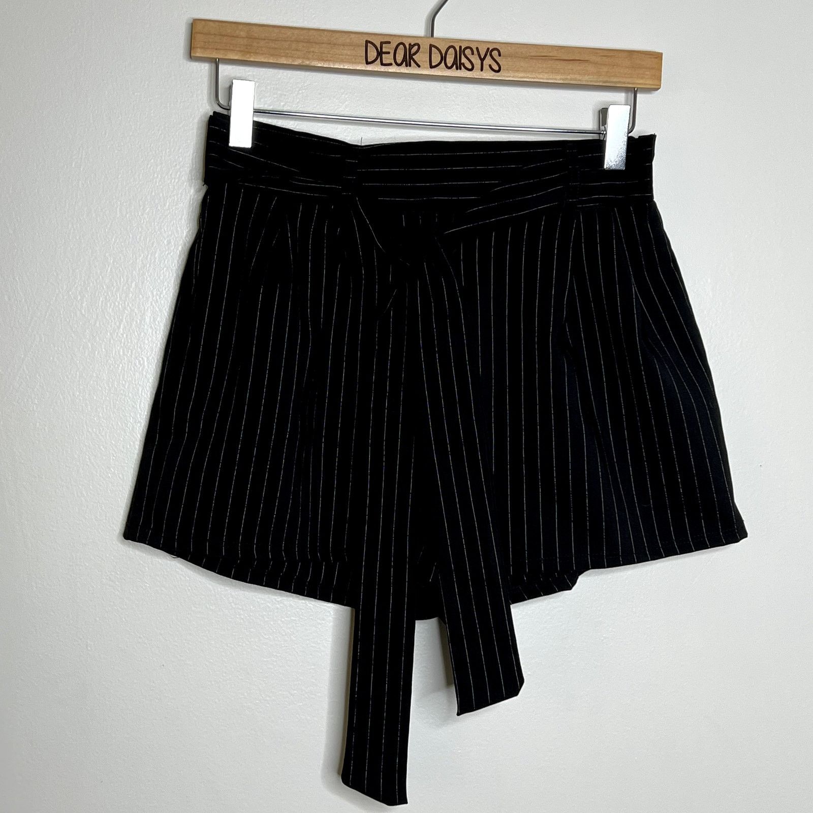 Other Fashion Nova Black Striped Tie Shorts Size 27" / US 4 / IT 40 - 5 Thumbnail