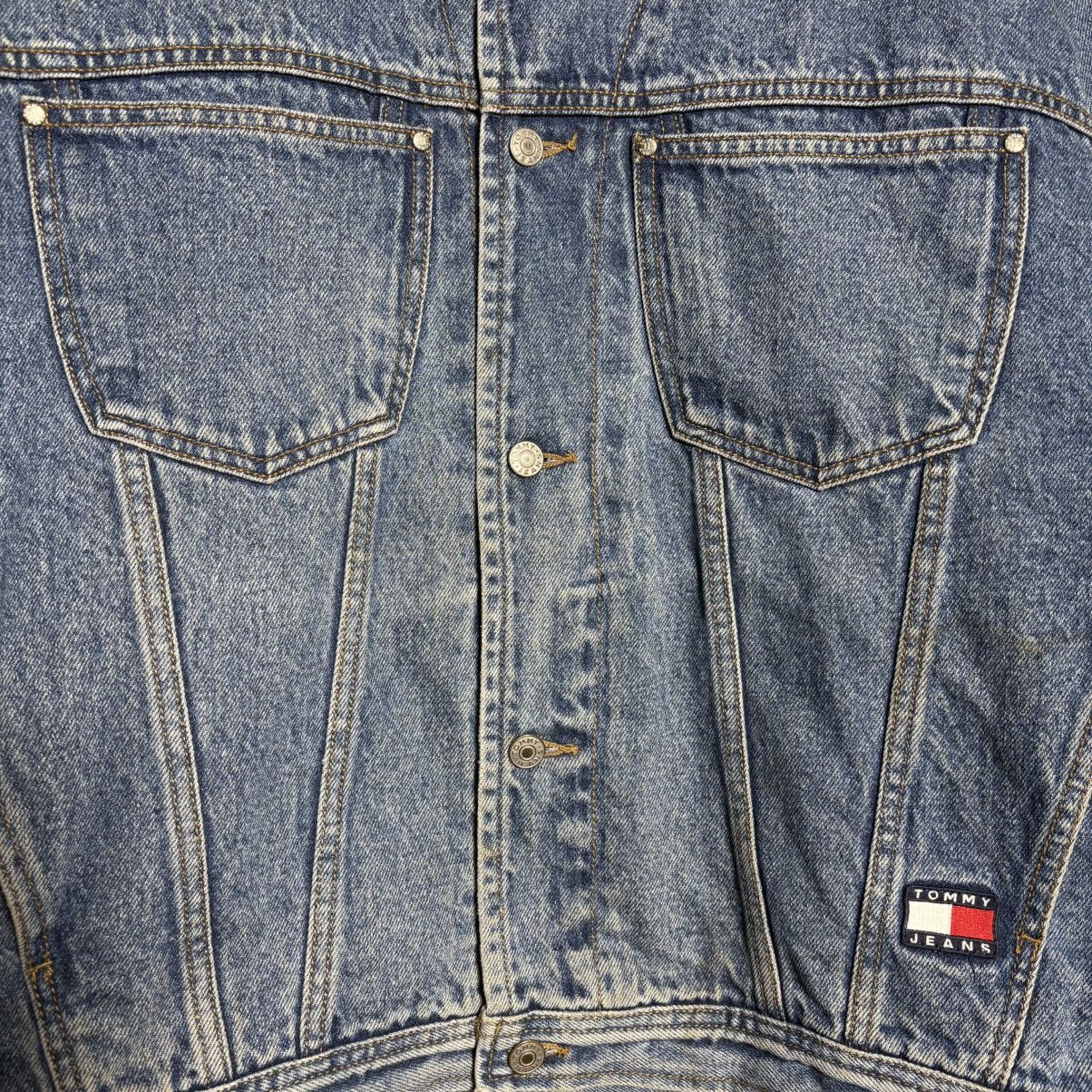 Tommy Hilfiger × Vintage Vintage 90s Tommy Hilfiger Patch Logo Denim Jacket Size US L / EU 52-54 / 3 - 6 Thumbnail