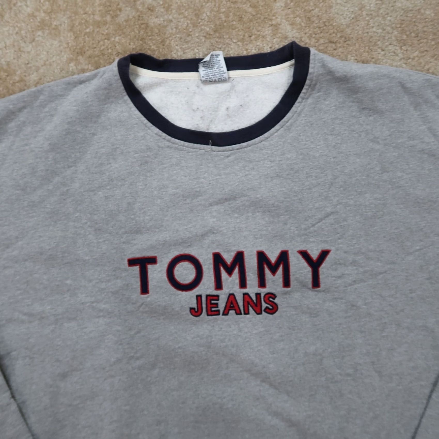 Tommy Hilfiger VINTAGE Tommy Hilfiger Sweatshirt Crew Neck 2XL Gray Pullover Mens 90s Size US XXL / EU 58 / 5 - 4 Thumbnail