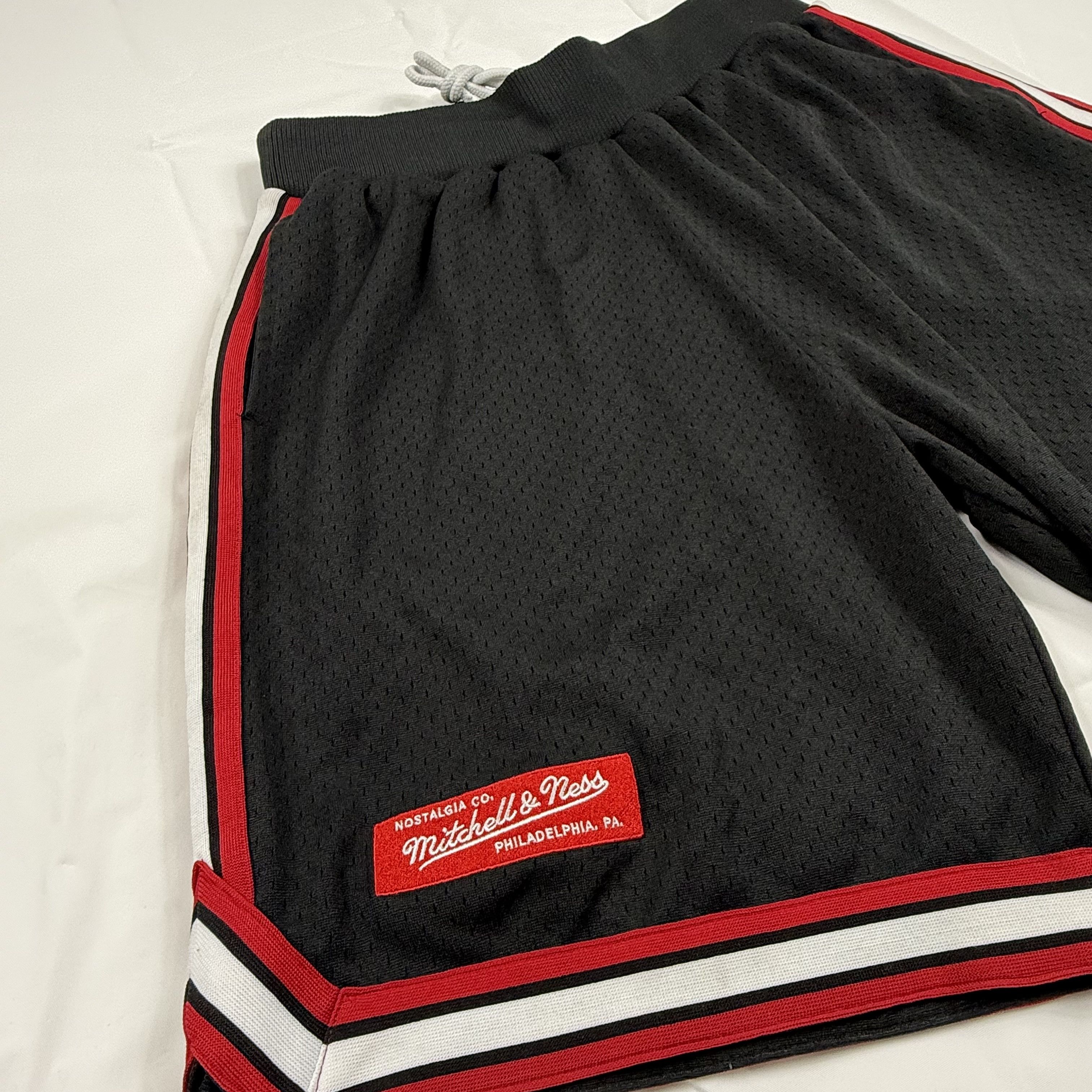Mitchell & Ness Mitchell & Ness Mens Mesh Basketball Shorts Black Size Large Size US 36 / EU 52 - 2 Thumbnail