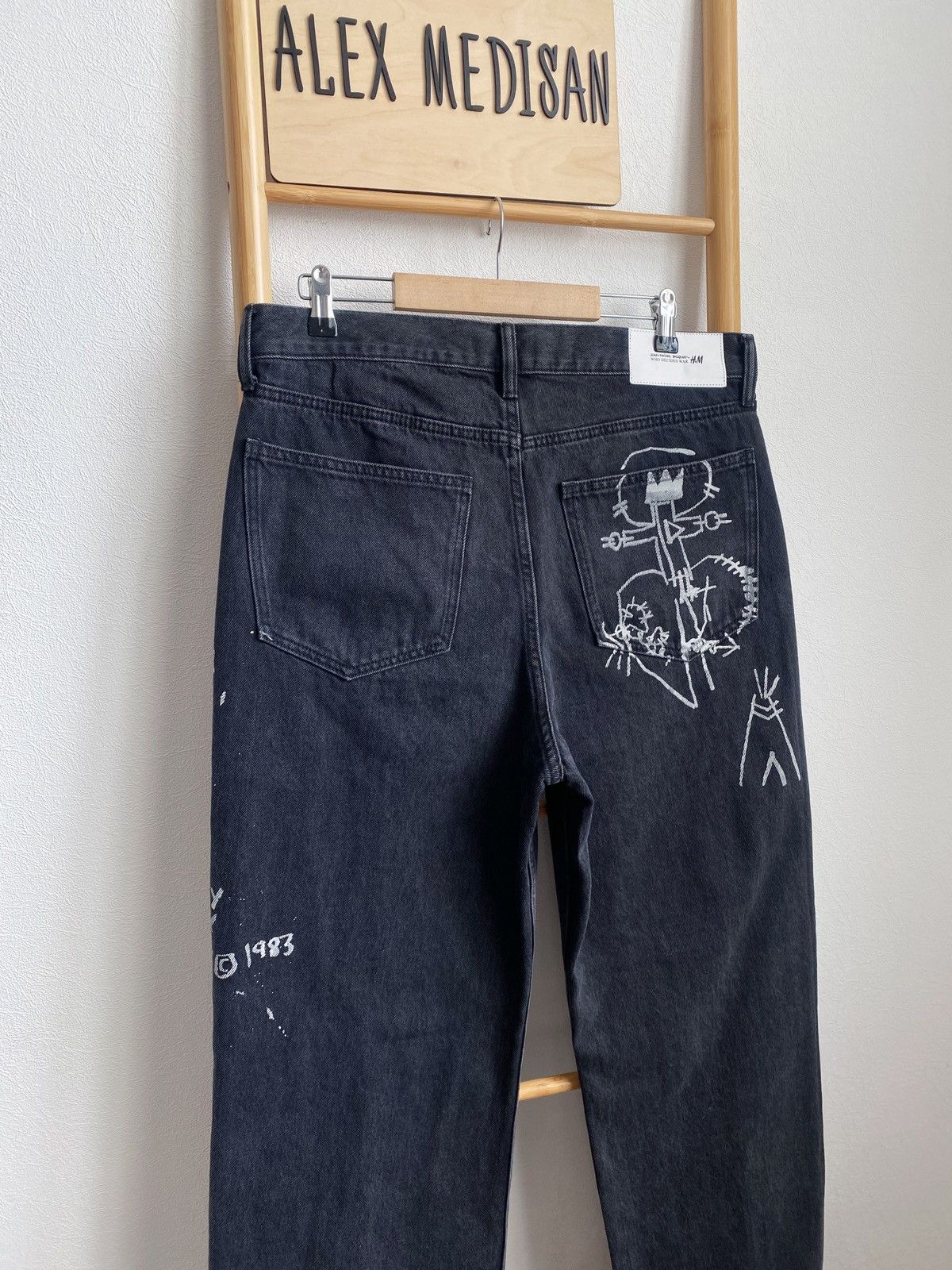H&M × Jean-Michel Basquiat × Who Decides War Who Decides War Baggy denim jeans H&M x Basquiat x Ev&Tela Size US 32 / EU 48 - 14 Thumbnail