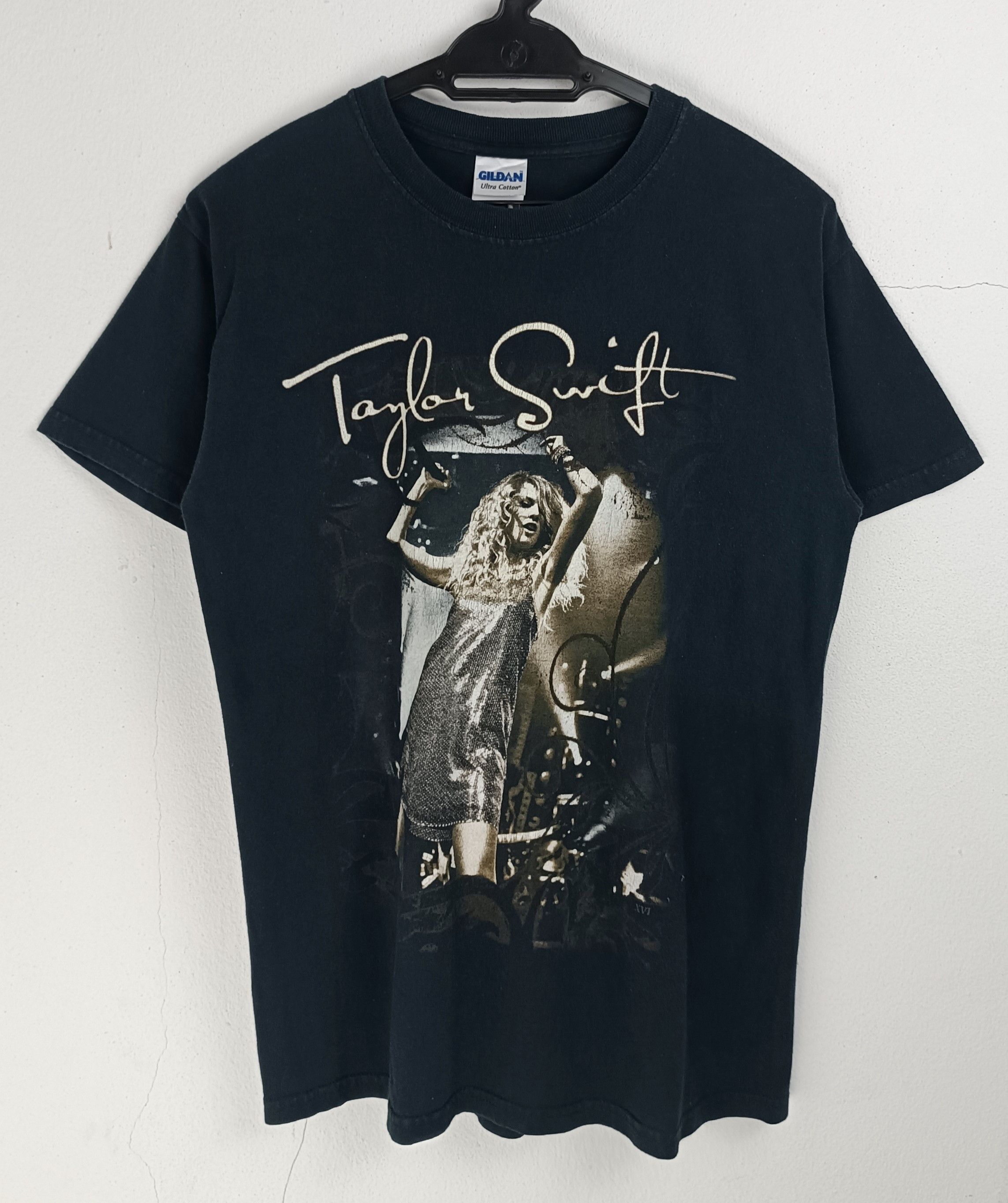 Rap Tees VINTAGE TAYLOR SWIFT TOUR TEE swifties harry styles Size US S / EU 44-46 / 1 - 3 Thumbnail