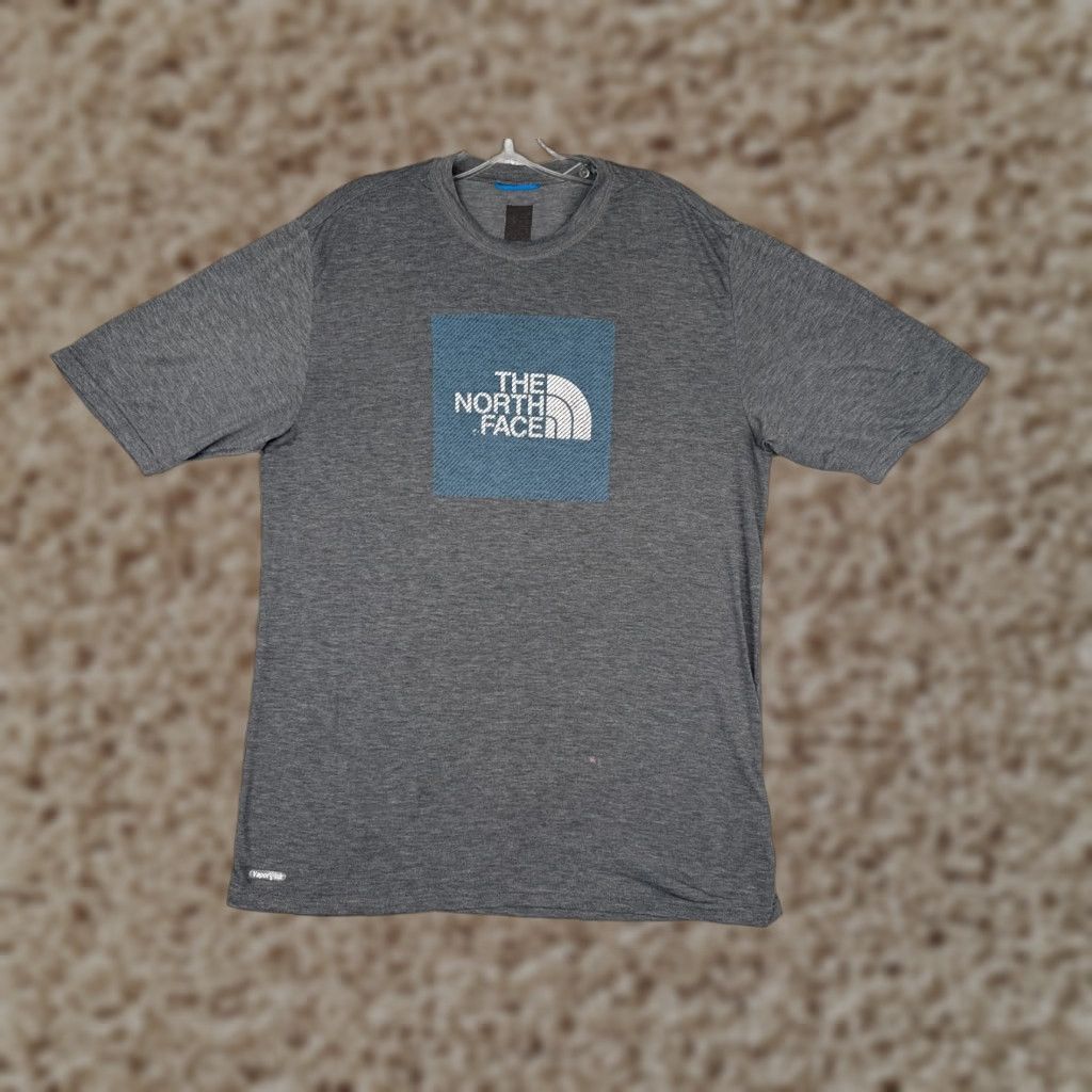 The North Face The North Face Shirt Men Small Gray Polyester Blend Crew Neck Vaporwick Reads Vintage: No (adjusted) Size US S / EU 44-46 / 1 - 1 Thumbnail