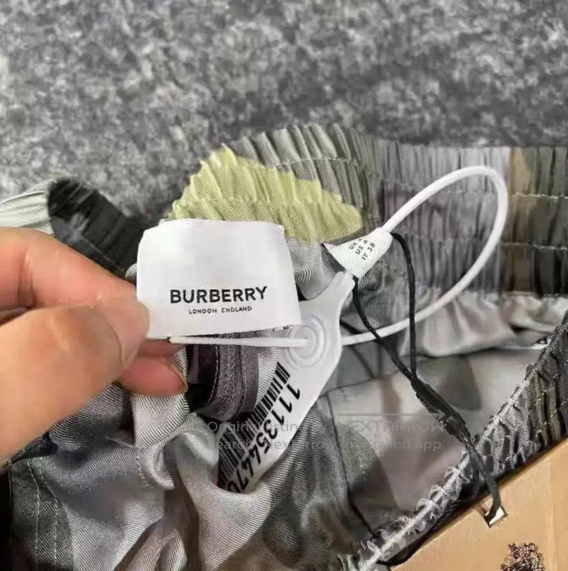 Burberry Burberry Summer Multicolor Silk Shorts. Size 26" / US 2 / IT 38 - 7 Thumbnail