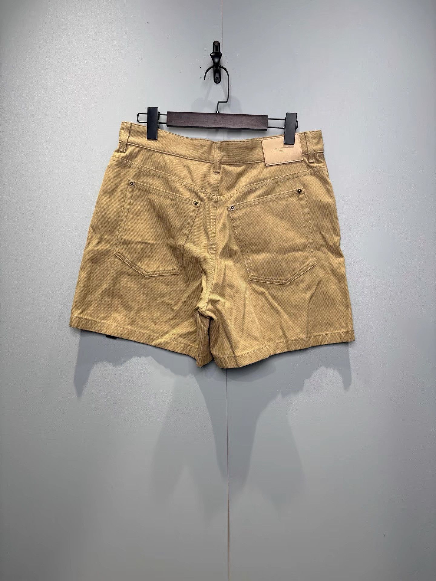 Louis Vuitton Louis Vuitton SS24 Shorts with Rear Leather Patch K36 Size US 42 / EU 58 - 2 Thumbnail