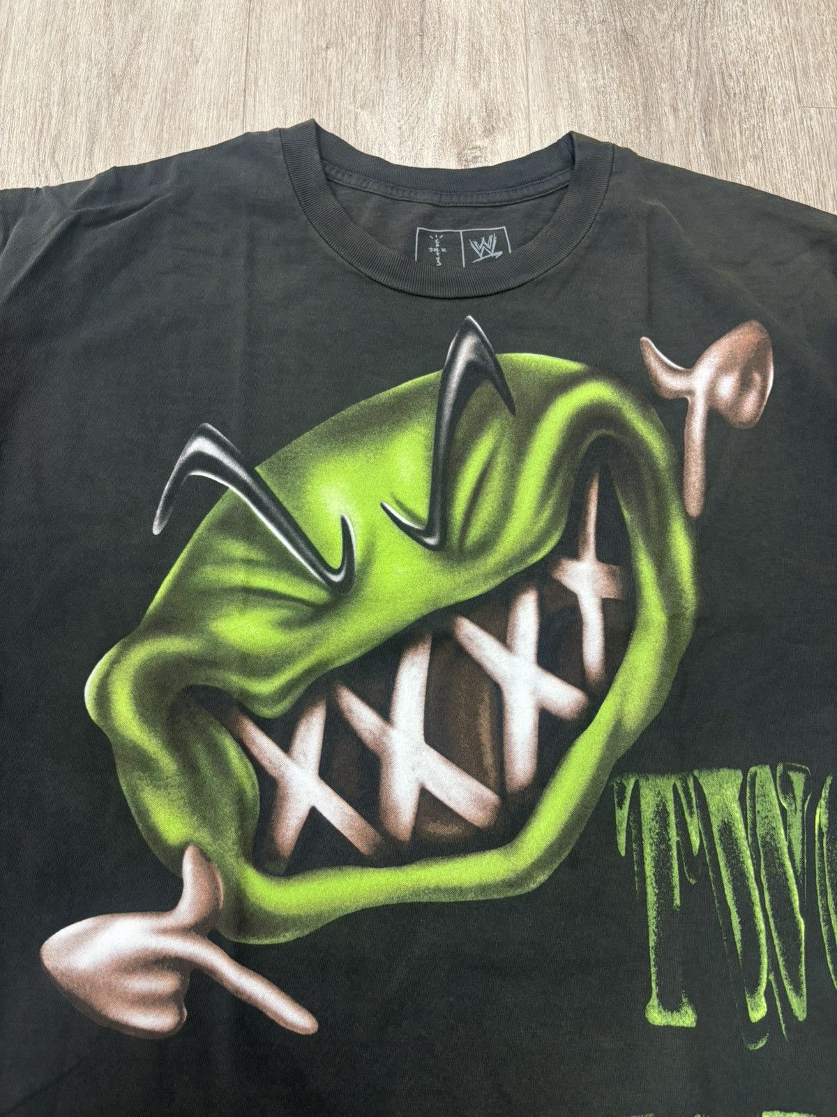 Travis Scott × WWE Travis Scott x WWE Two Words DX Tee Size XL New Size US XL / EU 56 / 4 - 3 Thumbnail