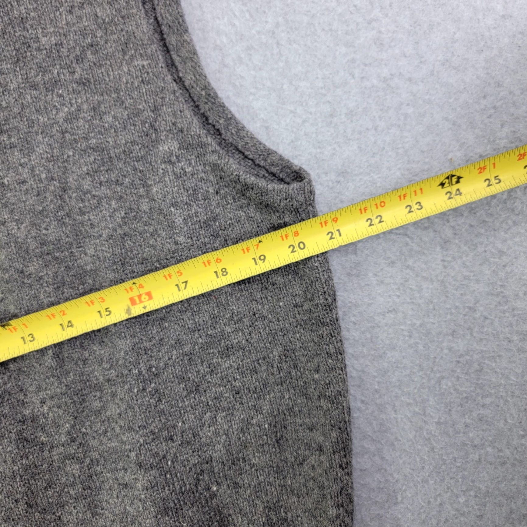 Jantzen Jantzen Sweater Vest Mens Large Gray V-Neck Knit Pullover Sleeveless Made In USA V-Neck Pullover Vest Casual Winter Knit Mens Large Gray Vest Size US L / EU 52-54 / 3 - 6 Thumbnail