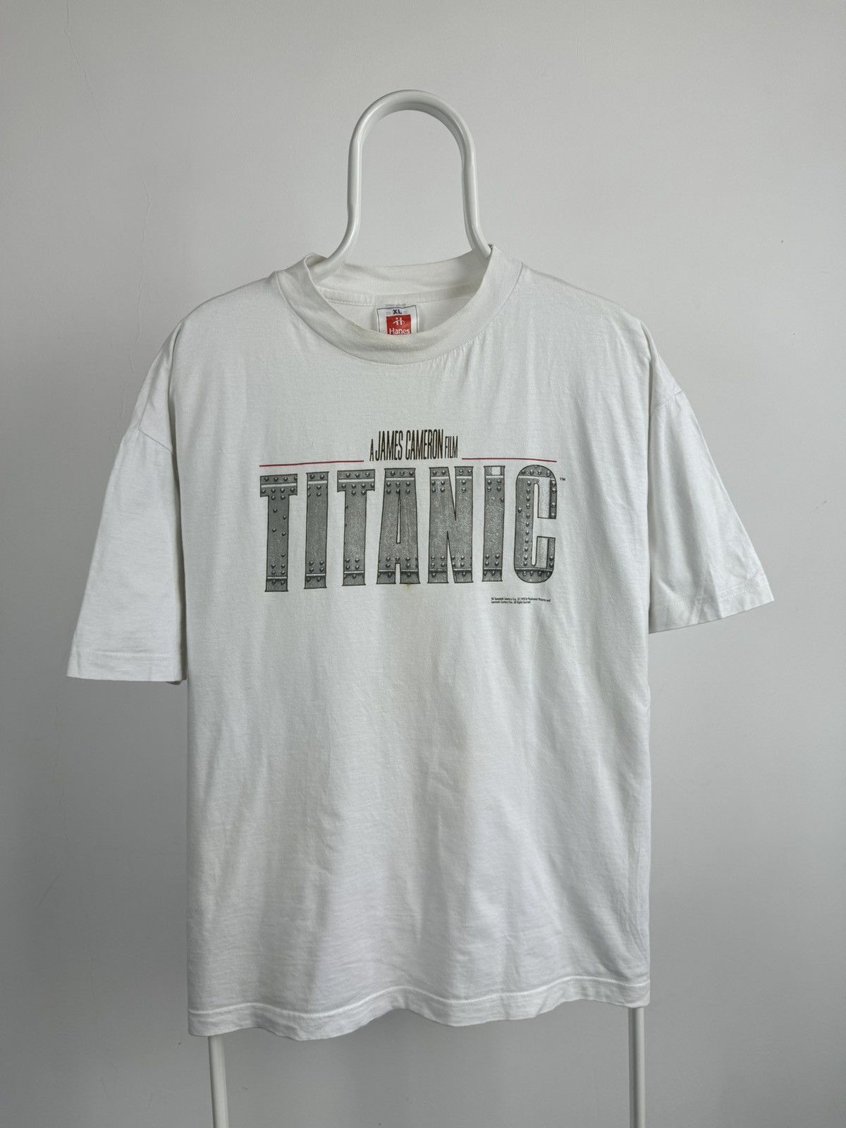 Vintage Vintage 1998 Titanic Hanes A James Cameron Film Big Logo Tee Size US XL / EU 56 / 4 - 1 Thumbnail