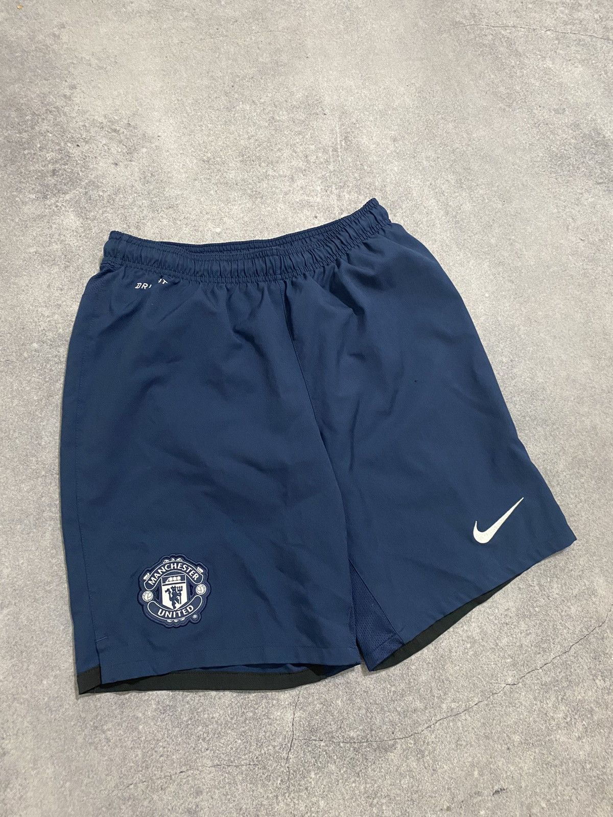 Nike × Vintage Vintage Nike Manchester United Dri-Fit Shorts Size US 32 / EU 48 - 2 Thumbnail