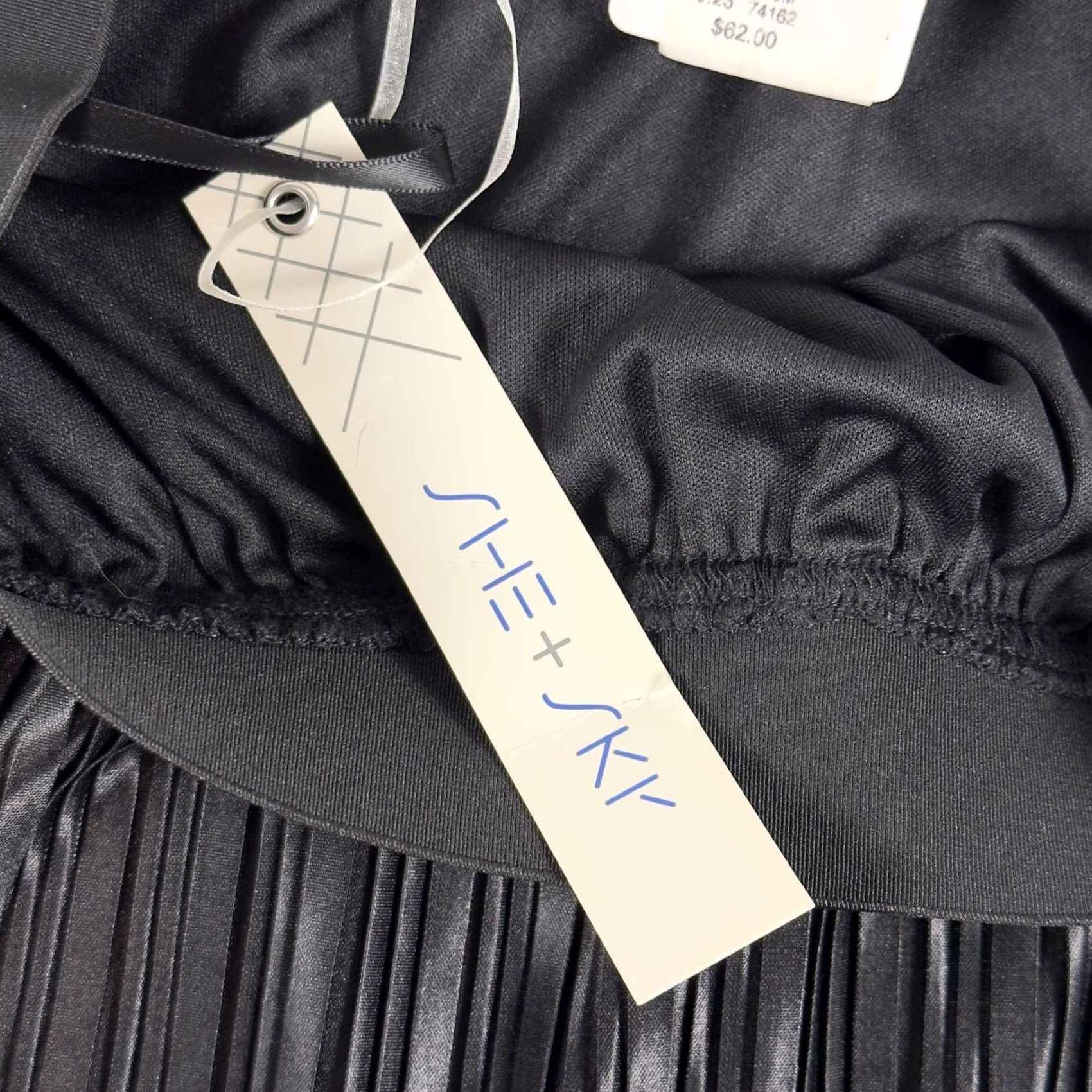 Vintage SHE + SKY Skirt Womens Small Black Pleated Satin Elastic Waist Midi Pull On Size 28" / US 6 / IT 42 - 3 Thumbnail