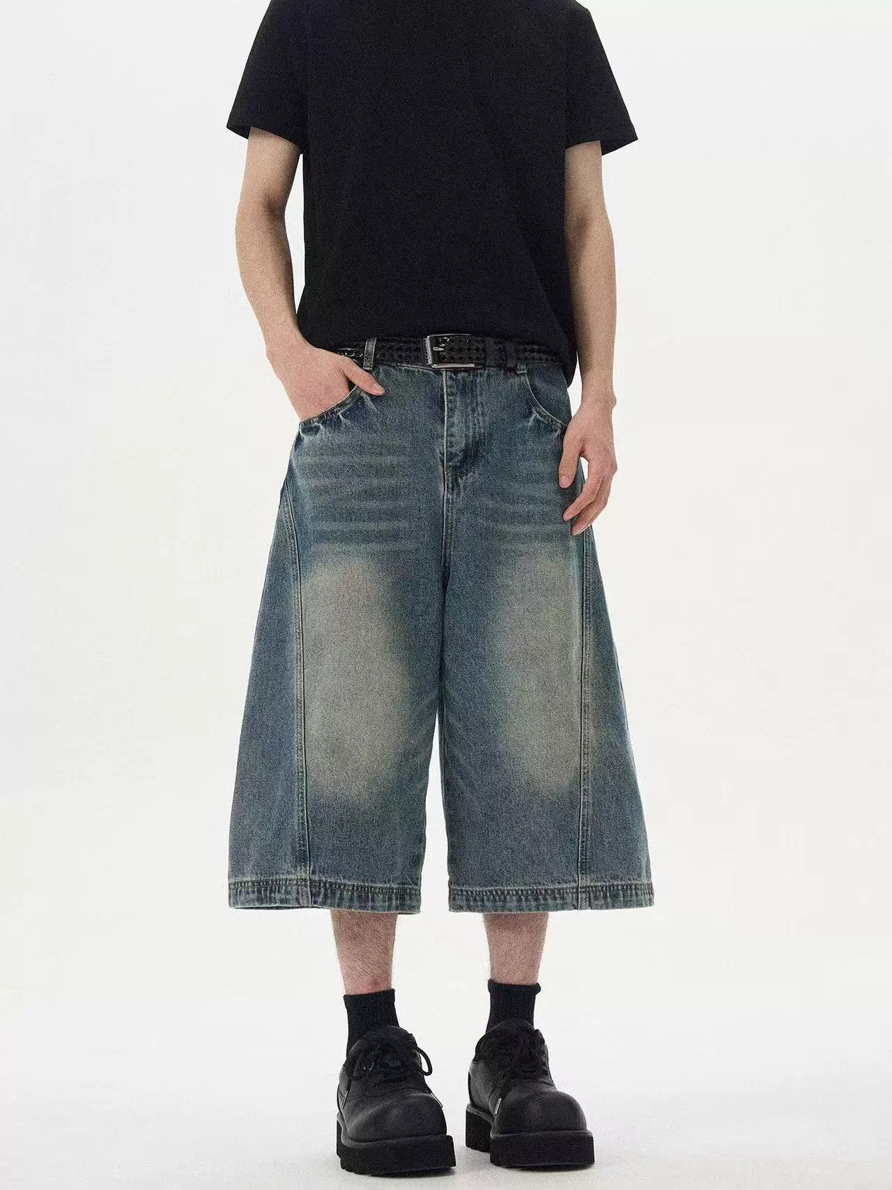 Jean Men's American retro loose washed distressed denim shorts Size US 32 / EU 48 - 3 Thumbnail