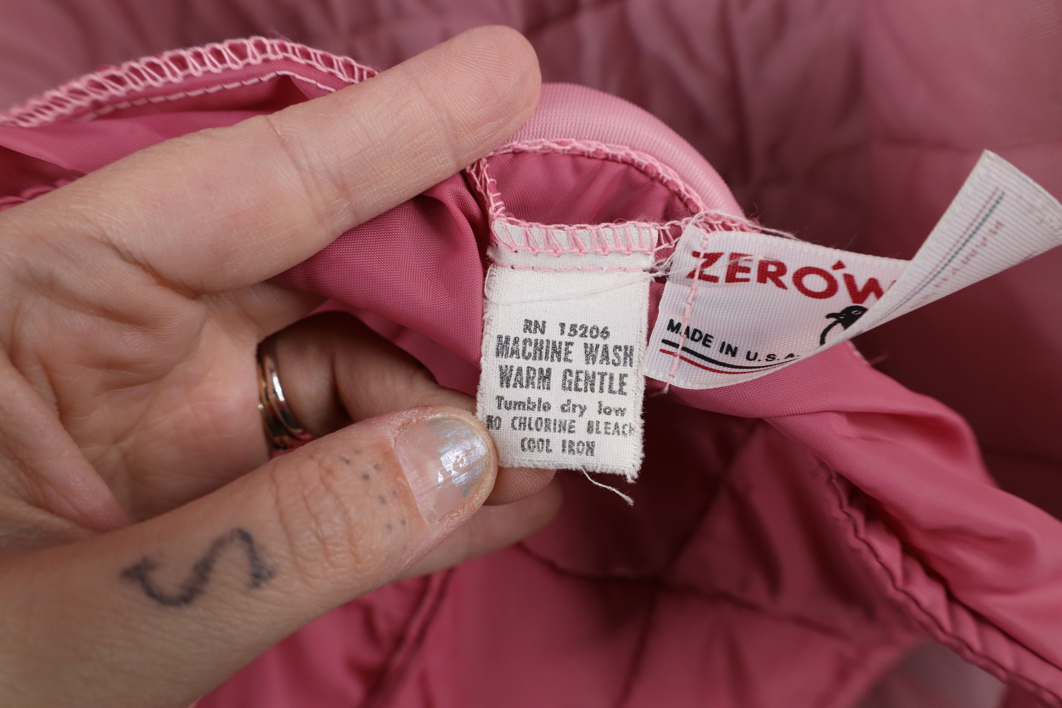 Vintage Vintage 70s Streetwear Quilted Belted Puffer Jacket Pink USA Size L / US 10 / IT 46 - 10 Thumbnail