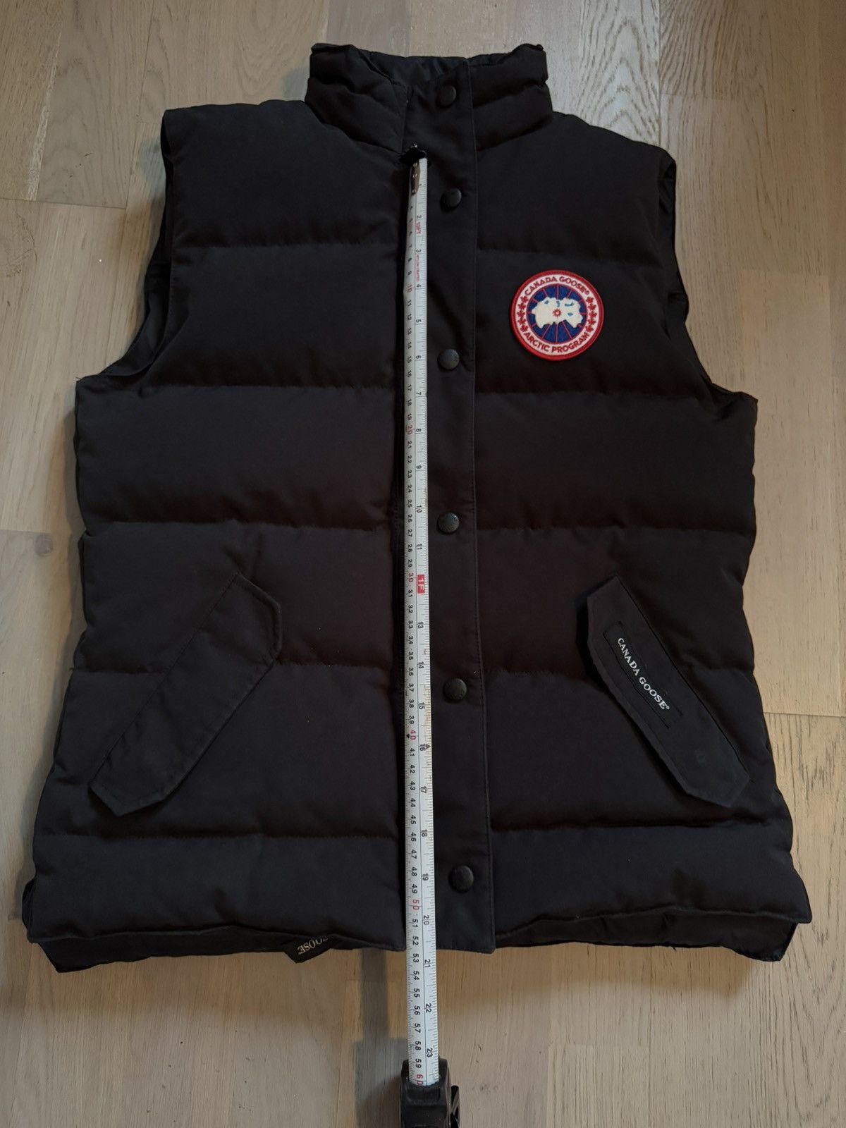 Canada Goose CANADA GOOSE gilet Study photos for REAL TAPE MEASUREMENTS Size M / US 6-8 / IT 42-44 - 24 Thumbnail