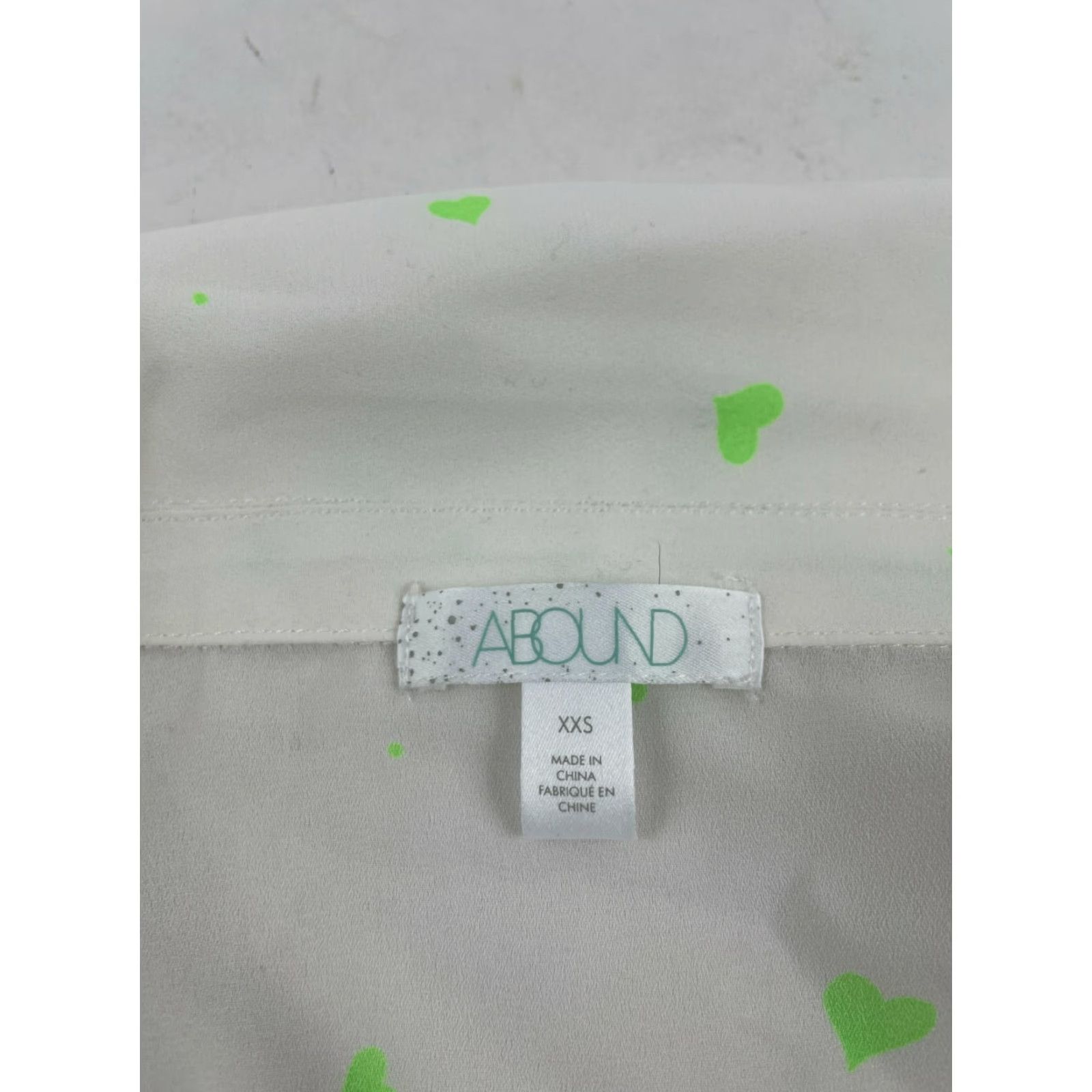 Vintage ABOUND Crop Shirt Women's Size XXS White Button Down w/ Heart Print & Pocket NWT Size XXS / US 00 / IT 34 - 4 Thumbnail