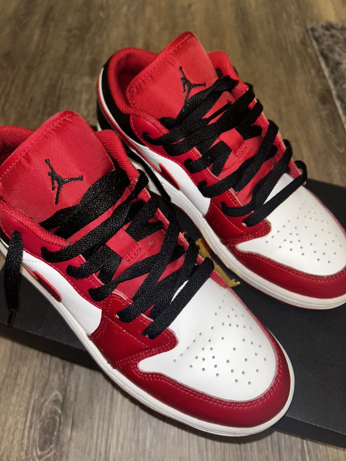 Jordan Brand jordan 1 low reverse black toe Size US 6.5 / EU 39-40 - 3 Thumbnail