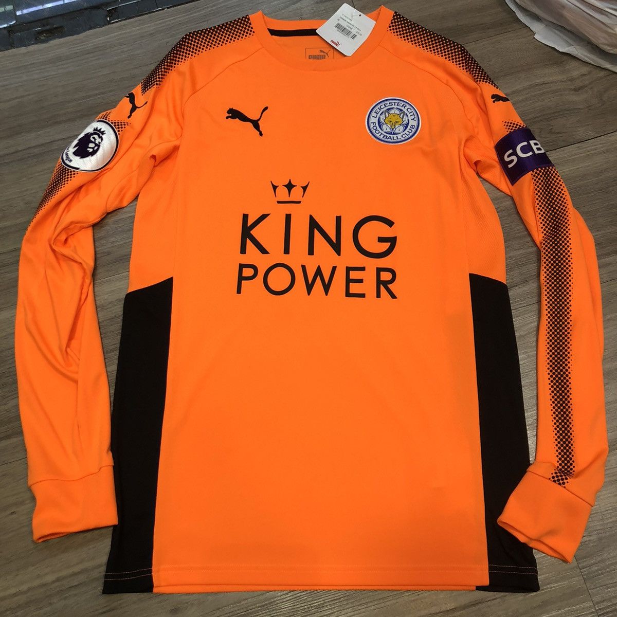 image of Puma x Soccer Jersey Leicester City 17/18 Goalkeeper Gk Shirt 1 Schmeichel in Orange (Size Medium)