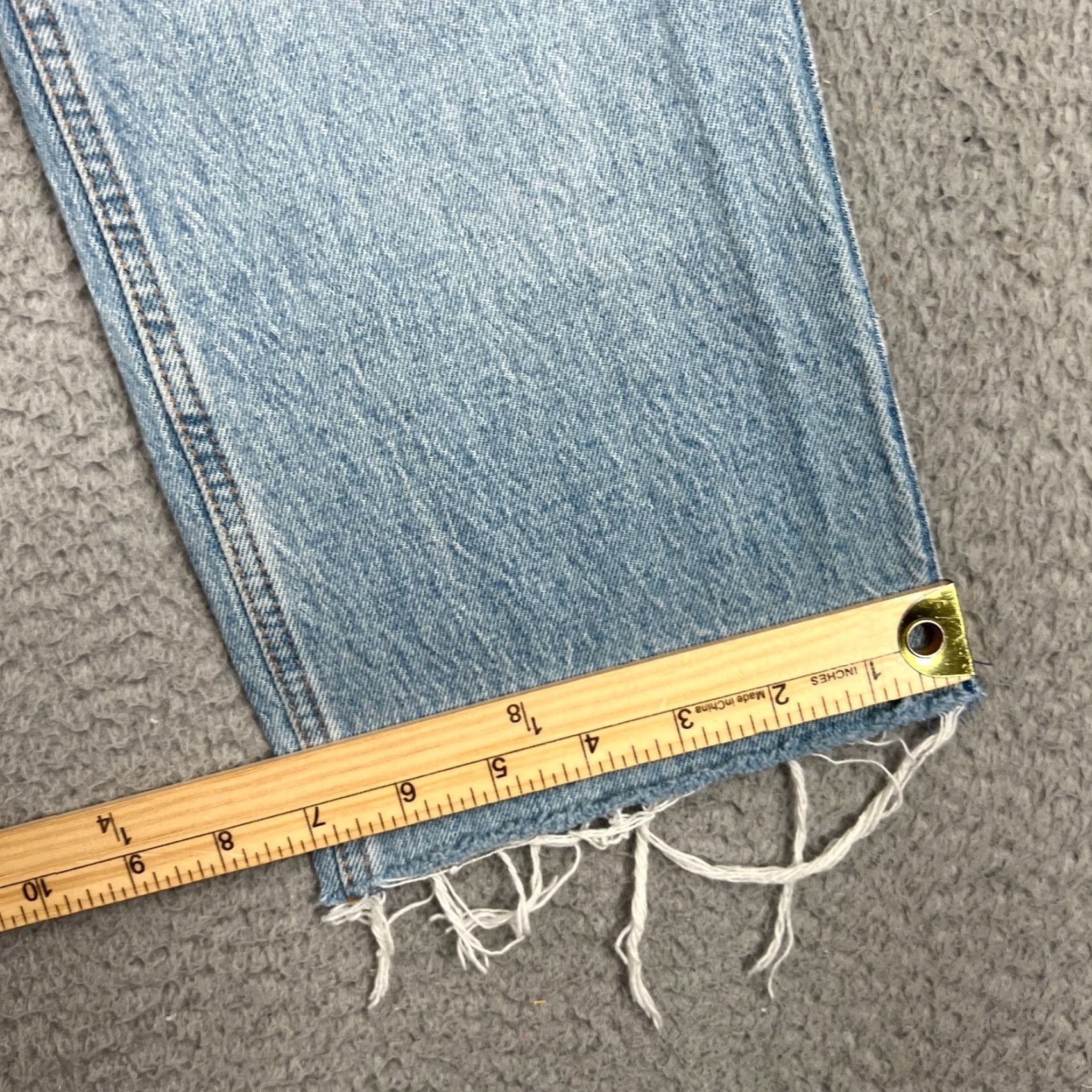 Abercrombie & Fitch Abercrombie & Fitch Ultra High Rise 90s Straight Jeans Size 0 Light Wash Blue Denim Women Regular 5-Pocket 23 in Inseam Footnotes: Preowned/Vintage No Size 25" / US 0 / IT 36 - 4 Thumbnail