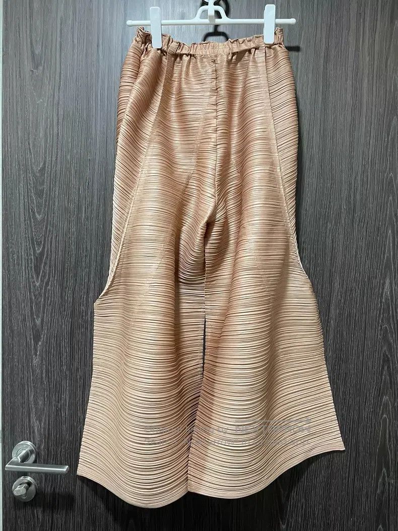Issey Miyake Issey Miyake size:3 Special-Shaped Horizontal Stripe Pants Size 22" - 2 Thumbnail
