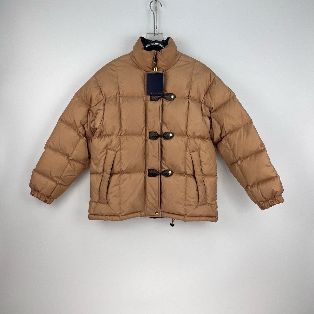 Louis Vuitton Louis Vuitton Brown down jacket with printed leather button Size US M / EU 48-50 / 2 - 3 Thumbnail