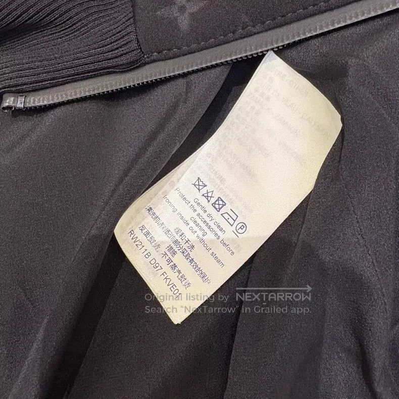 Louis Vuitton Louis Vuitton Full logo print jacket Size S / US 4 / IT 40 - 8 Thumbnail