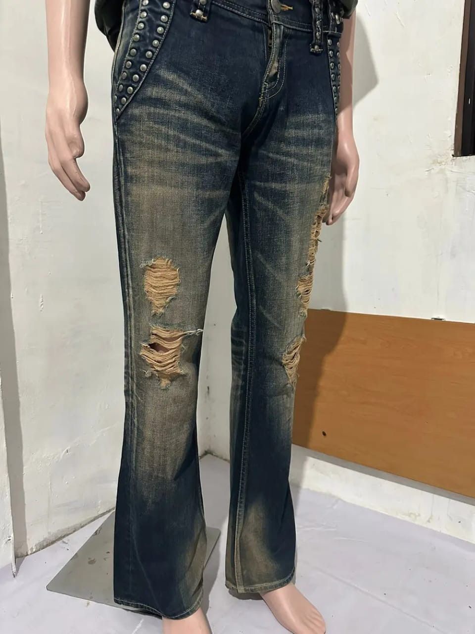 Vanquish Rare!!! Vanquish Japan studded Distressed FLared Mud Denim Size US 29 - 17 Thumbnail