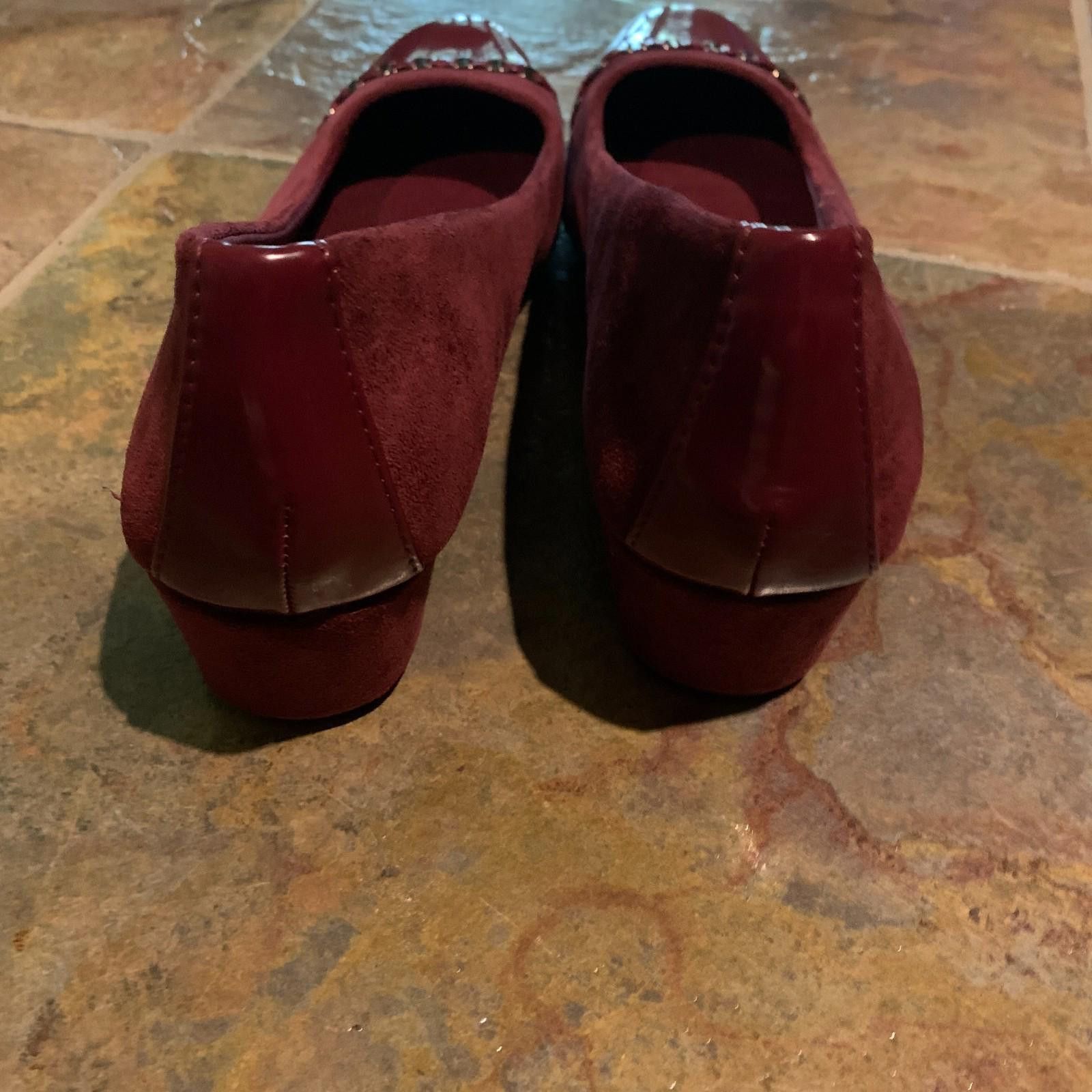 Designer ANNE KLEIN Akmaysel iFlex Maroon Cap Toe Flats-Sz 8M (S620) Size US 8 / IT 38 - 4 Thumbnail