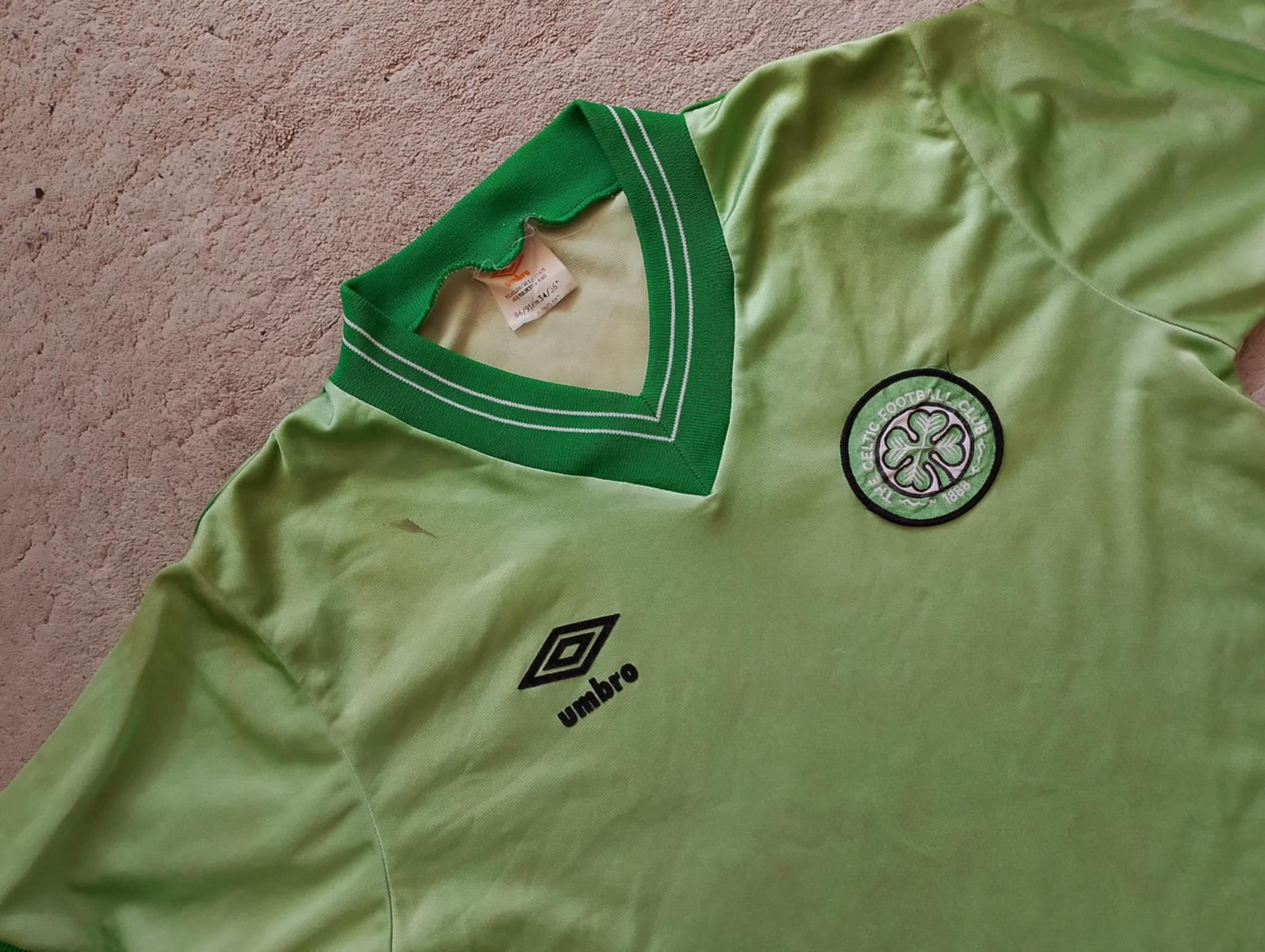 Umbro × Vintage Umbro 1983/86 Celtic Glasgow Away Jersey kit Size US S / EU 44-46 / 1 - 3 Thumbnail