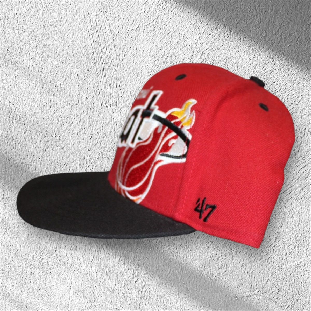 47 Brand Vintage Miami Heat 47 Brand 2-Tone Snapback Hat Size ONE SIZE - 2 Thumbnail