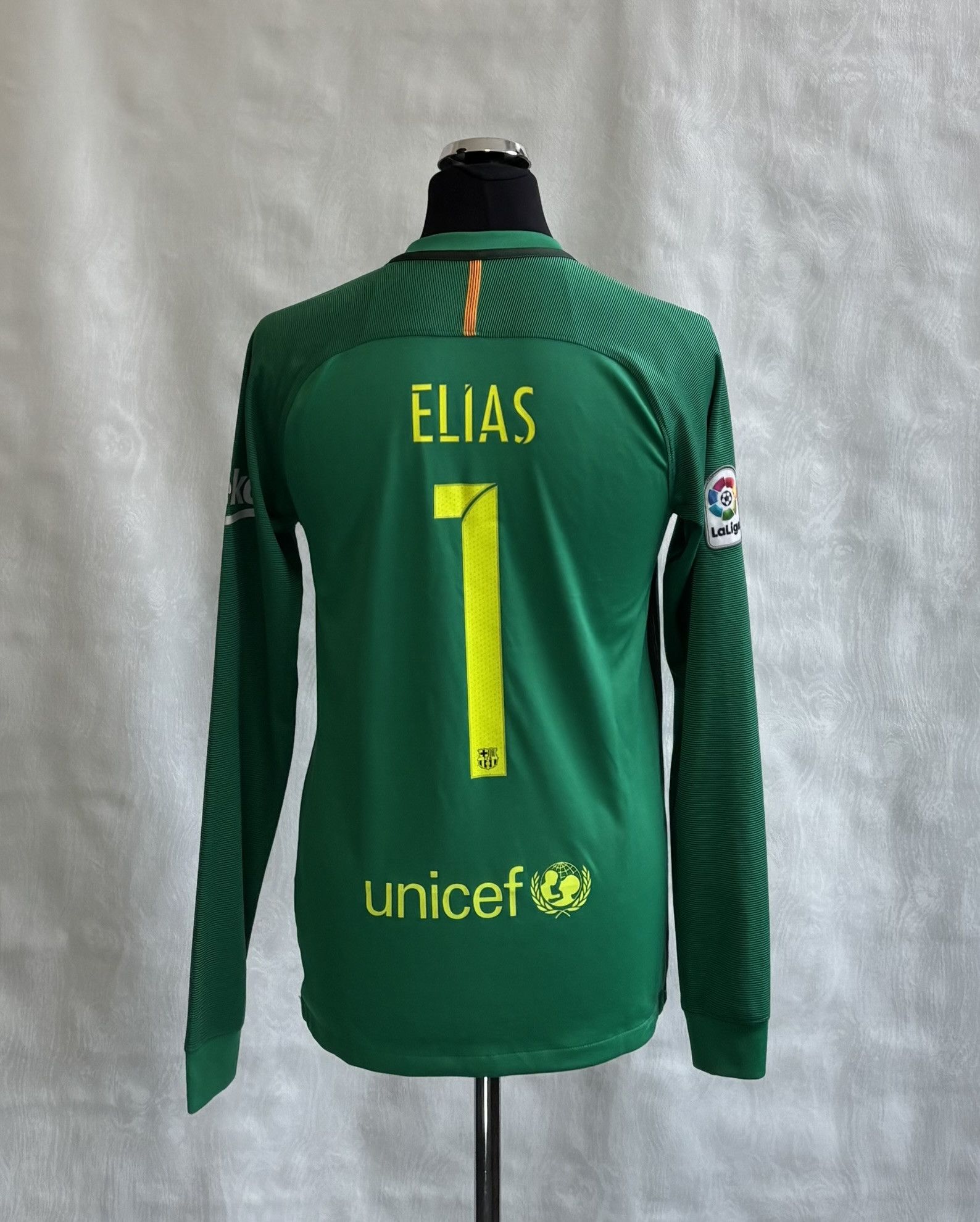 Nike FC Barcelona 2016/2017 Elias #1 Nike Goalkeeper Shirt Size S Size US S / EU 44-46 / 1 - 2 Thumbnail