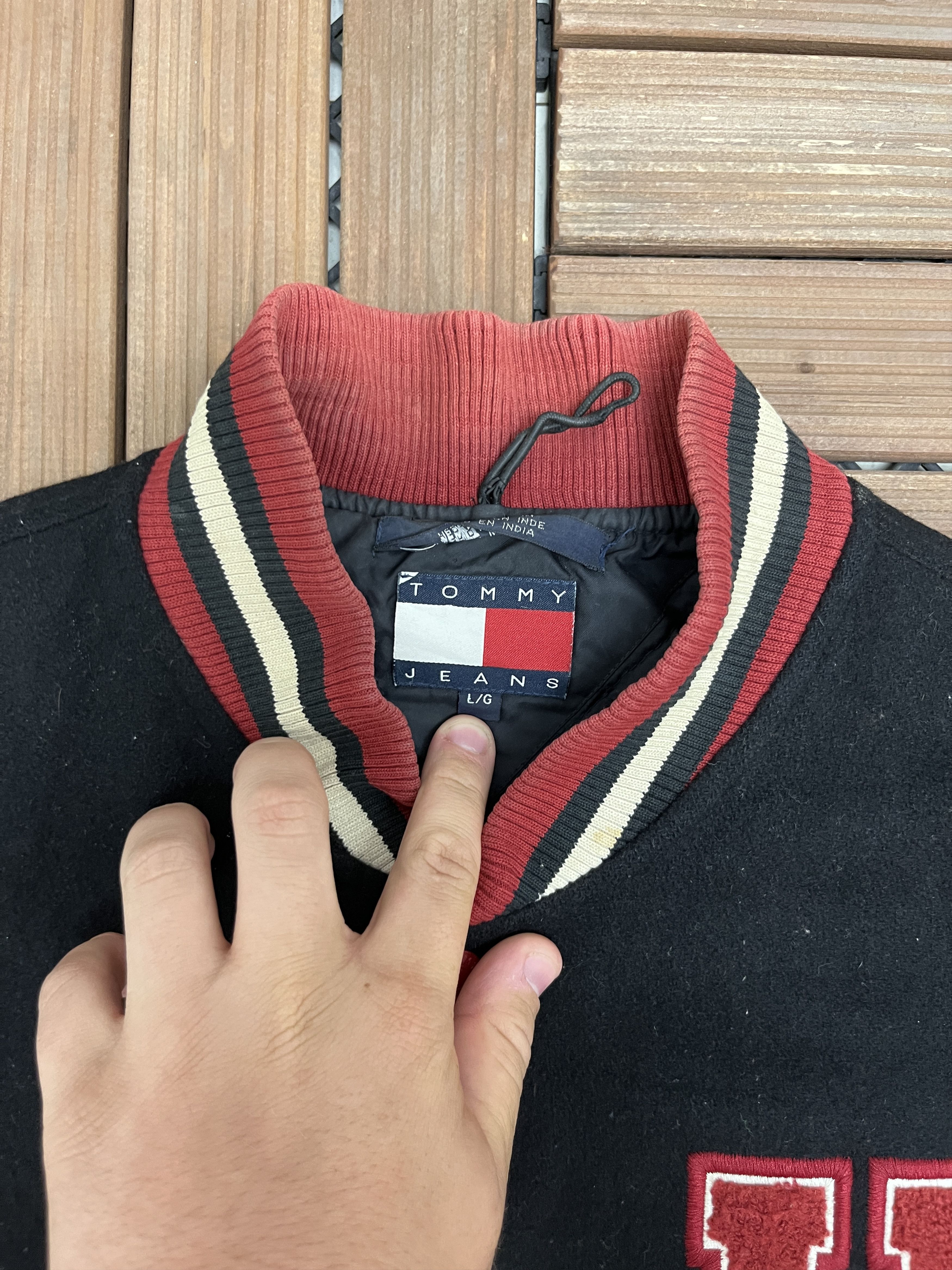 Tommy Hilfiger × Vintage Tommy Hilfiger Vintage Black Wool Varsity Jacket Size US L / EU 52-54 / 3 - 7 Thumbnail