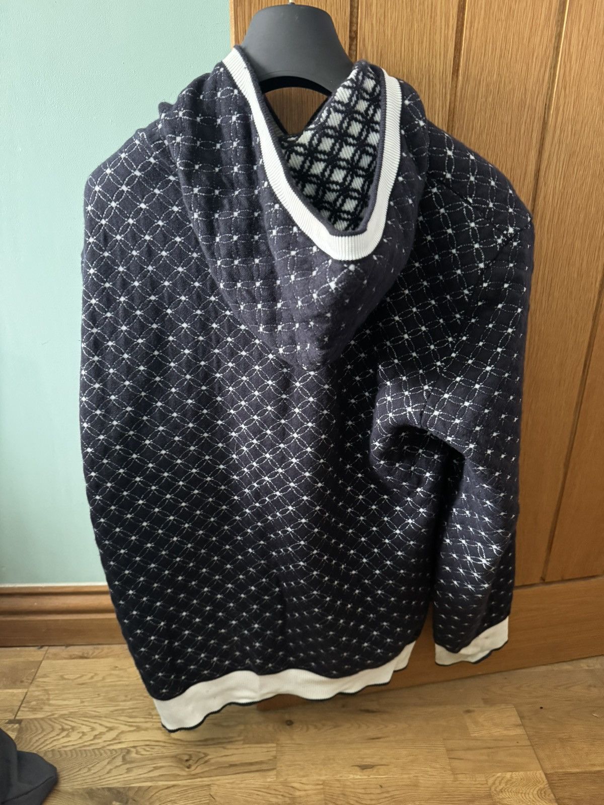 Louis Vuitton Louis vuitton hoodie size xxl Size US XXL / EU 58 / 5 - 2 Thumbnail