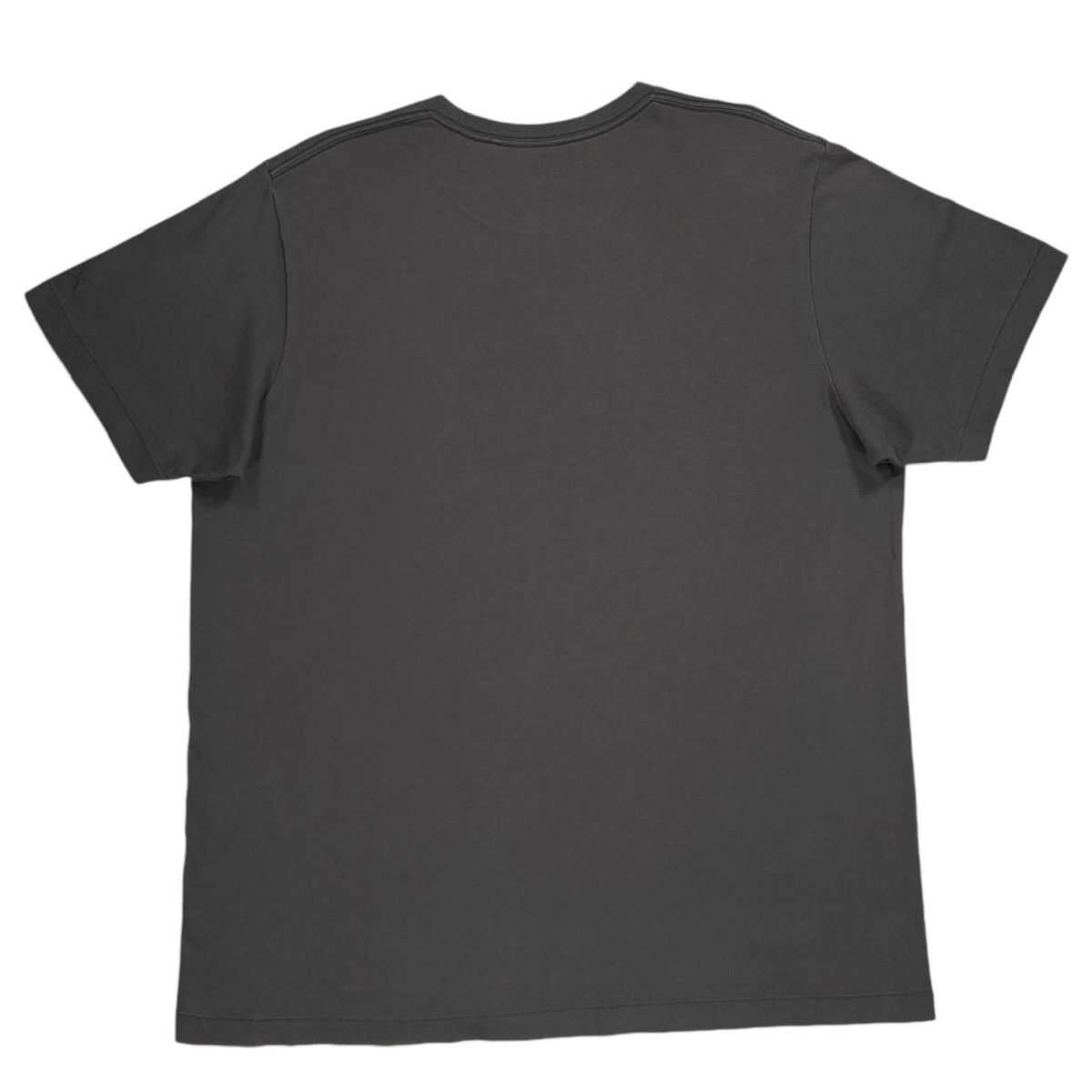 Kaws × Uniqlo Uniqlo Kaws Passing Through Companion Statue 2016 Gray Shirt Size US XL / EU 56 / 4 - 4 Thumbnail