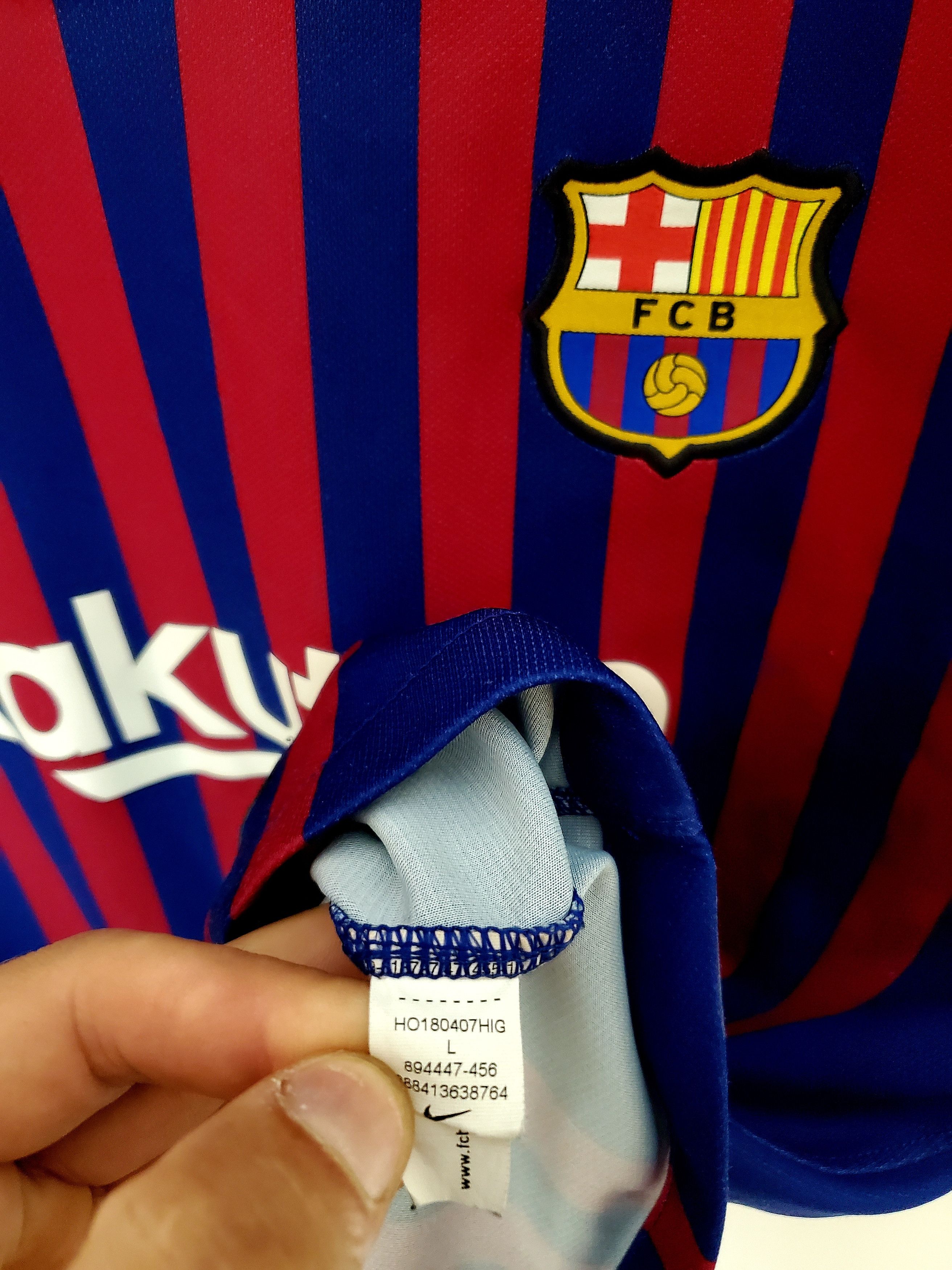 Nike NWT NIKE FC Barcelona 2018 soccer Jersey Women’s size L Size L / US 10 / IT 46 - 5 Thumbnail