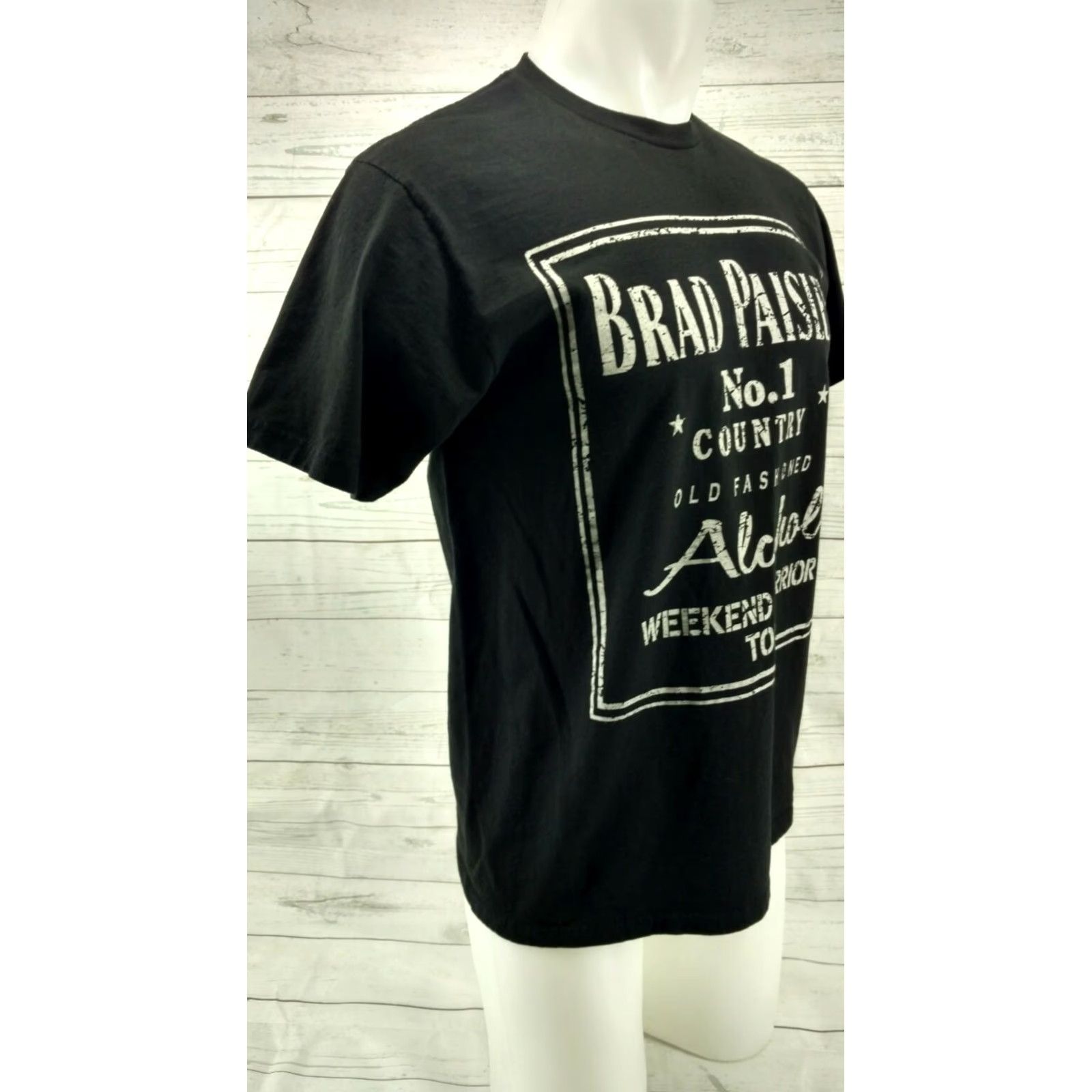 Tultex Brad Paisley Shirt Adult Medium Black 2018 Weekend Warrior World Tour Mens Shirt Size US M / EU 48-50 / 2 - 4 Thumbnail