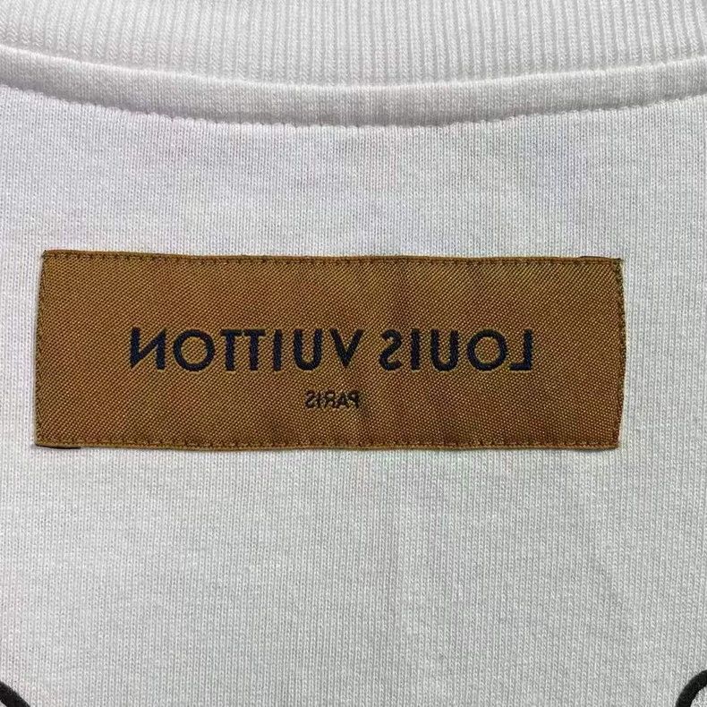 Louis Vuitton Louis Vuitton White Snow Mountain Melts Back Logo Short Sl Size US XL / EU 56 / 4 - 3 Thumbnail