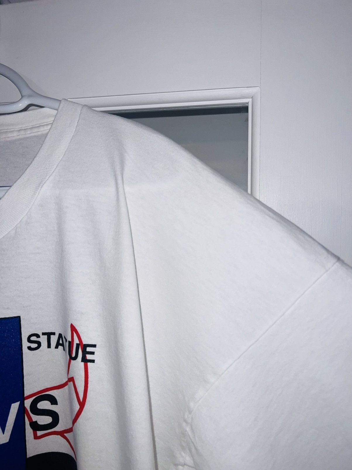 Fruit Of The Loom VTG Air Jordan 90s AOP ‘Statue vs Statue’ Single Stitch Size US XXL / EU 58 / 5 - 16 Thumbnail