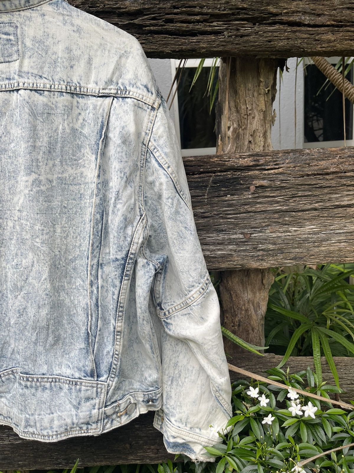 Edwin Vintage Edwin Acid Wash Denim Jacket Made in Japan (Size L) Size US L / EU 52-54 / 3 - 15 Thumbnail