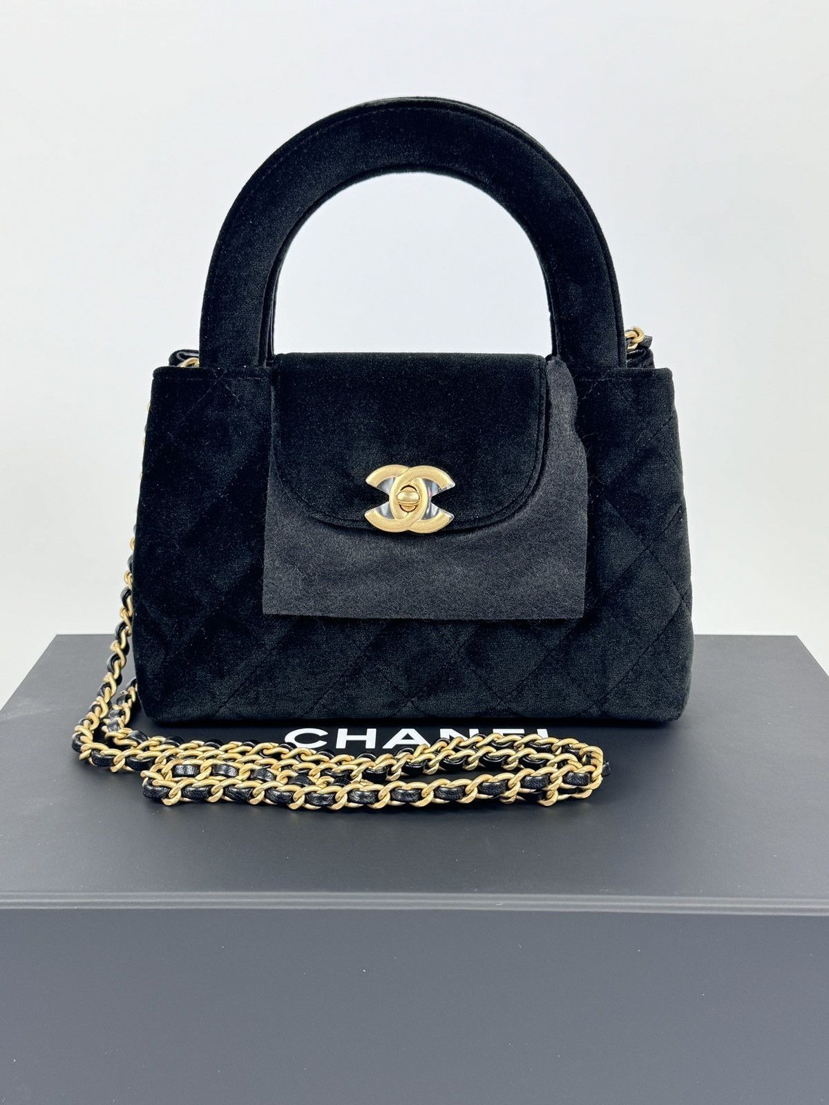 Chanel SMALL CHANEL VELVET SHOPPER TOP HANDLE BAG Size ONE SIZE - 1 Thumbnail