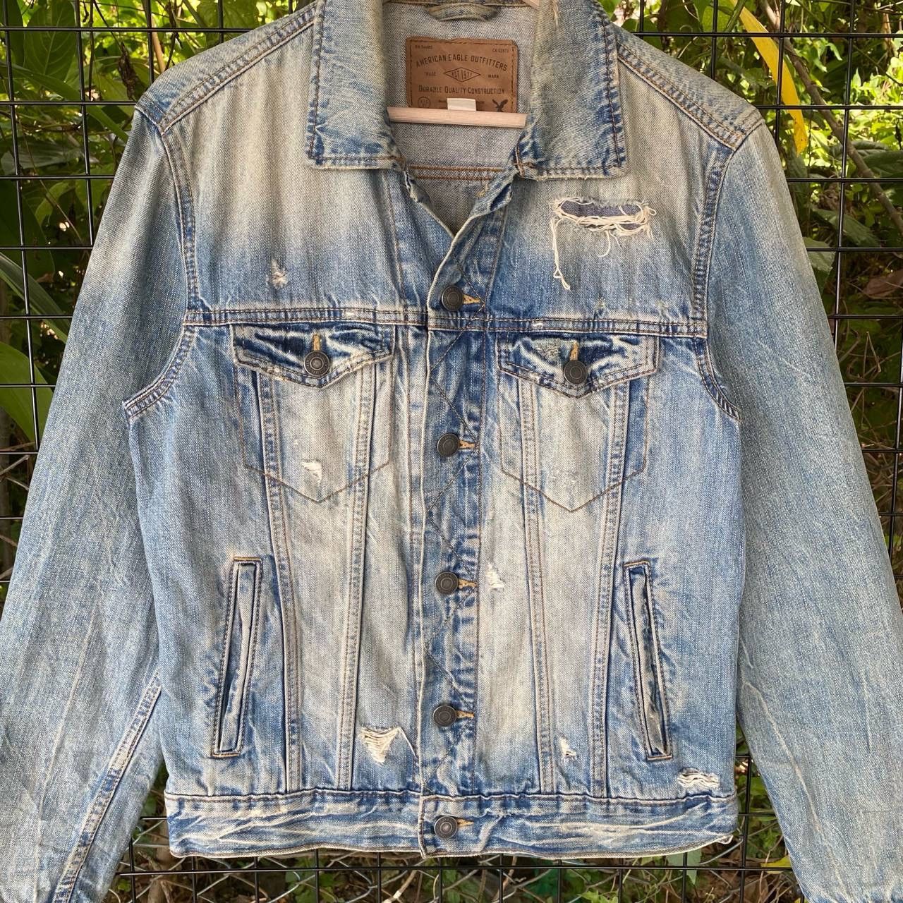 American Eagle Outfitters Vtg Type 3 Light Washed Distressed Denim Jacket Size US M / EU 48-50 / 2 - 3 Thumbnail