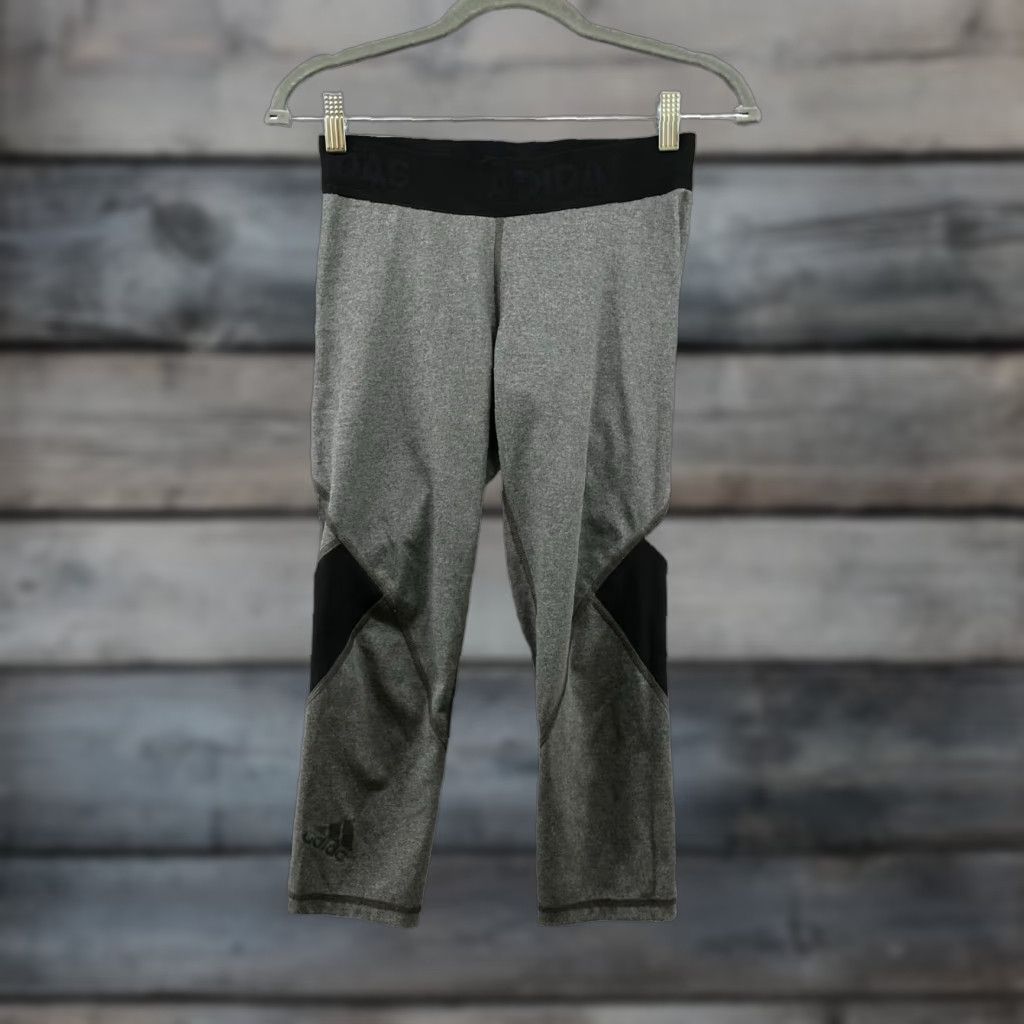Adidas Adidas Leggings Womens S Gray Cropped 3/4 Mid Rise Active Alphaskin Yoga Gym Size 28" / US 6 / IT 42 - 1 Thumbnail
