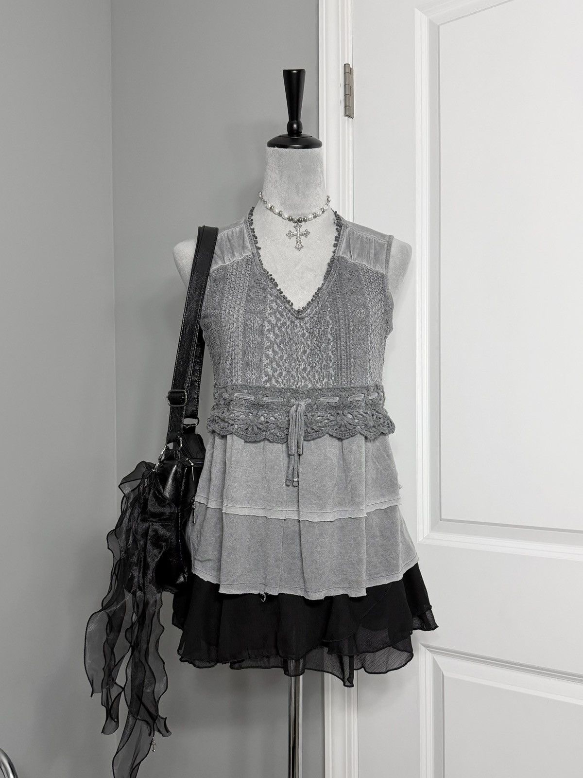 Style & Co Style & Co. Gray Layered Crochet Trim Tank Top Size M / US 6-8 / IT 42-44 - 1 Thumbnail