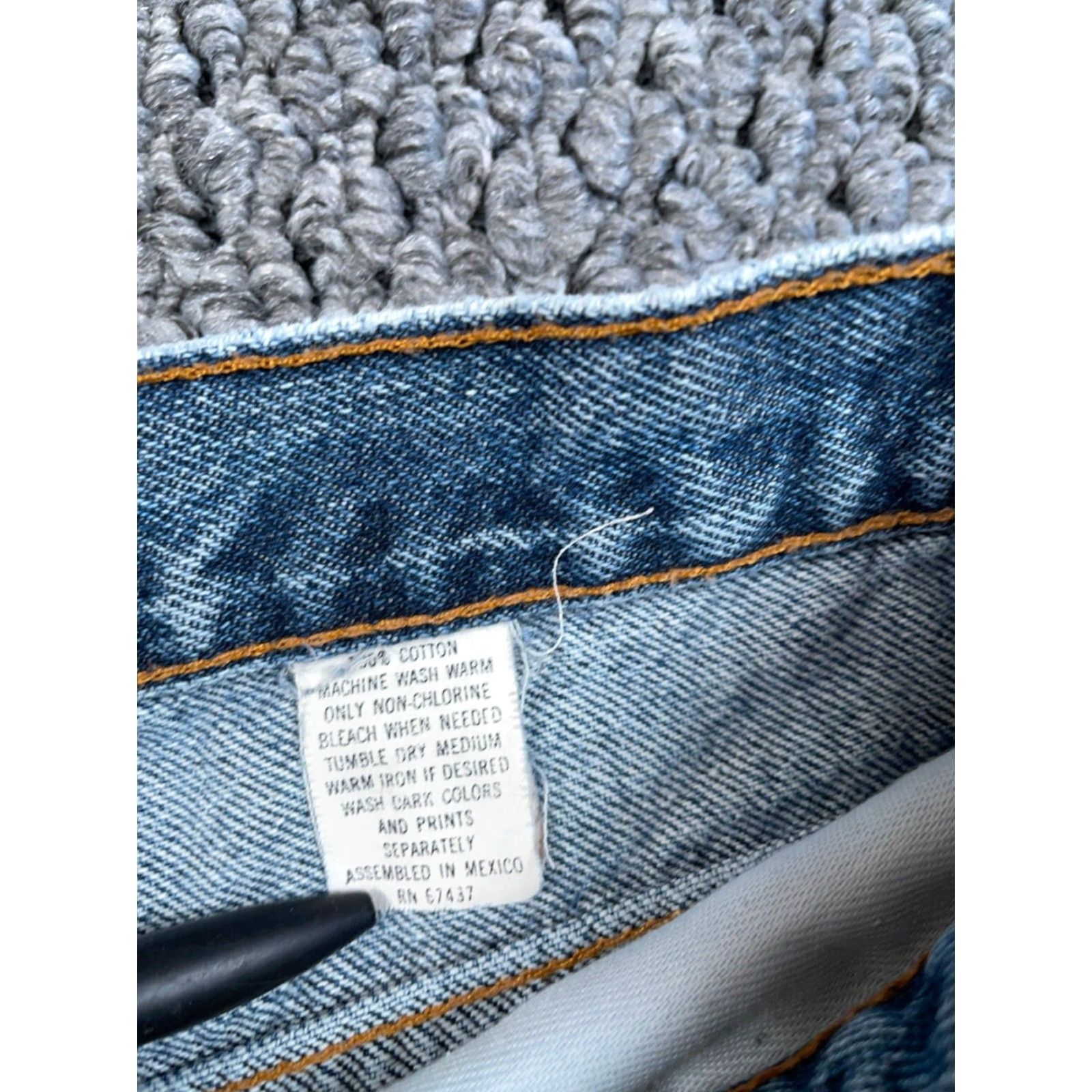 Vintage VINTAGE IOU TAPERED JEANS Men 28 x 28 Blue Denim 90s Grunge Retro 80s Vintage Regular Rise Mid 10-12" Zip Fly 5-Pocket Mens Jeans Size US 28 / EU 44 - 4 Thumbnail