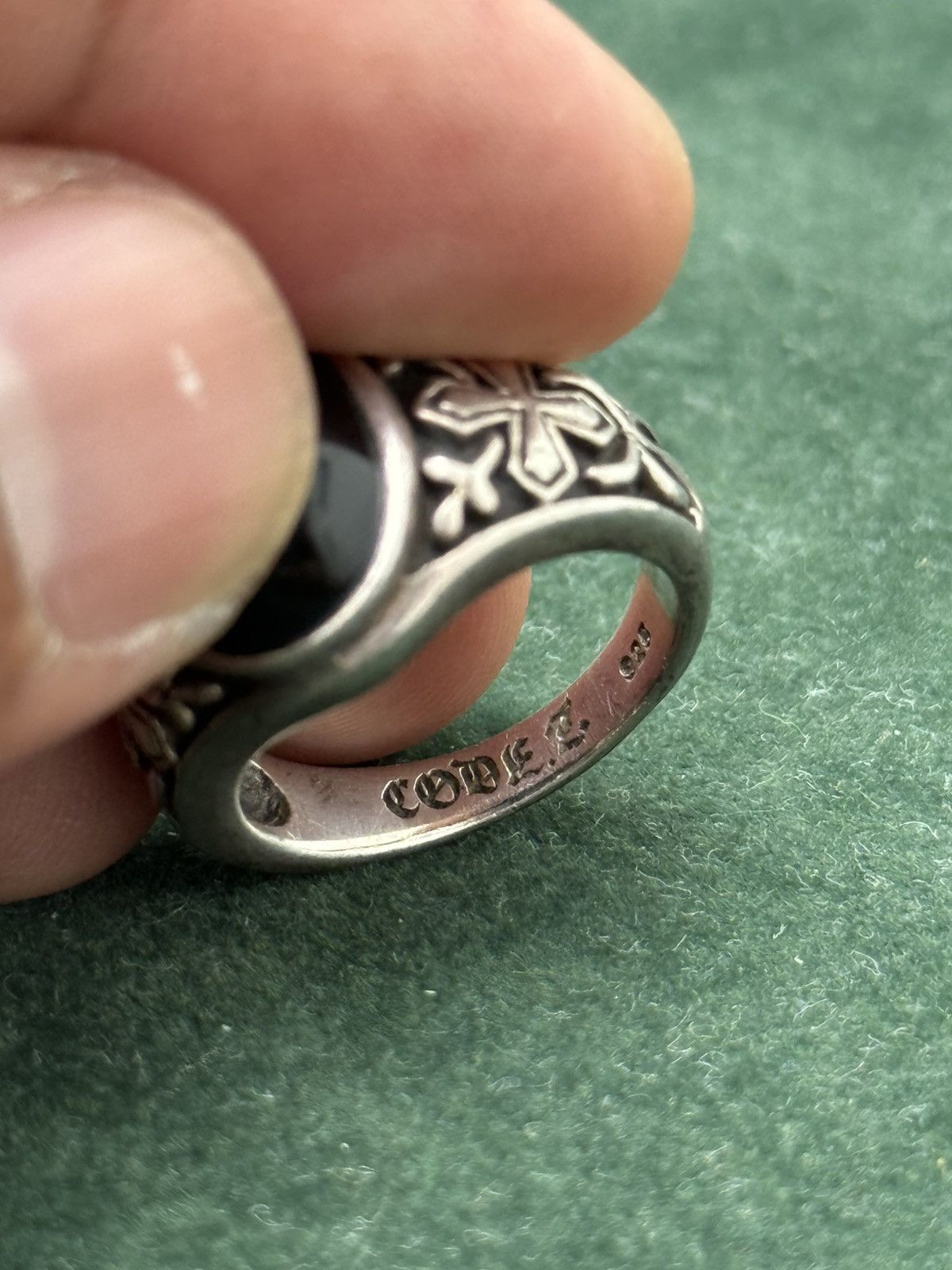 Vintage Vintage Silver Black Onyx Ring Gothic Cross Detailing Size ONE SIZE - 4 Thumbnail