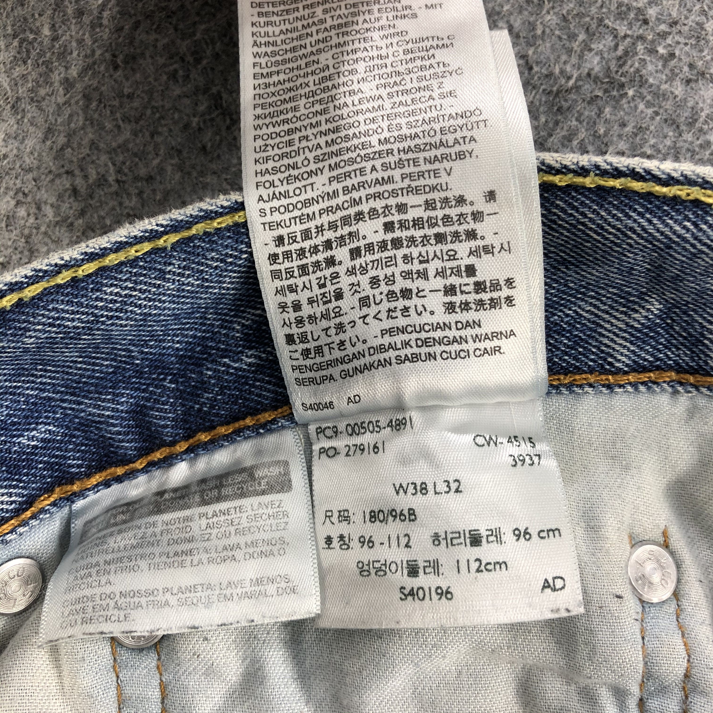 Levi's × Vintage Vintage Light Wash Levis 505 Jeans-JM1970 Size US 39 - 12 Thumbnail