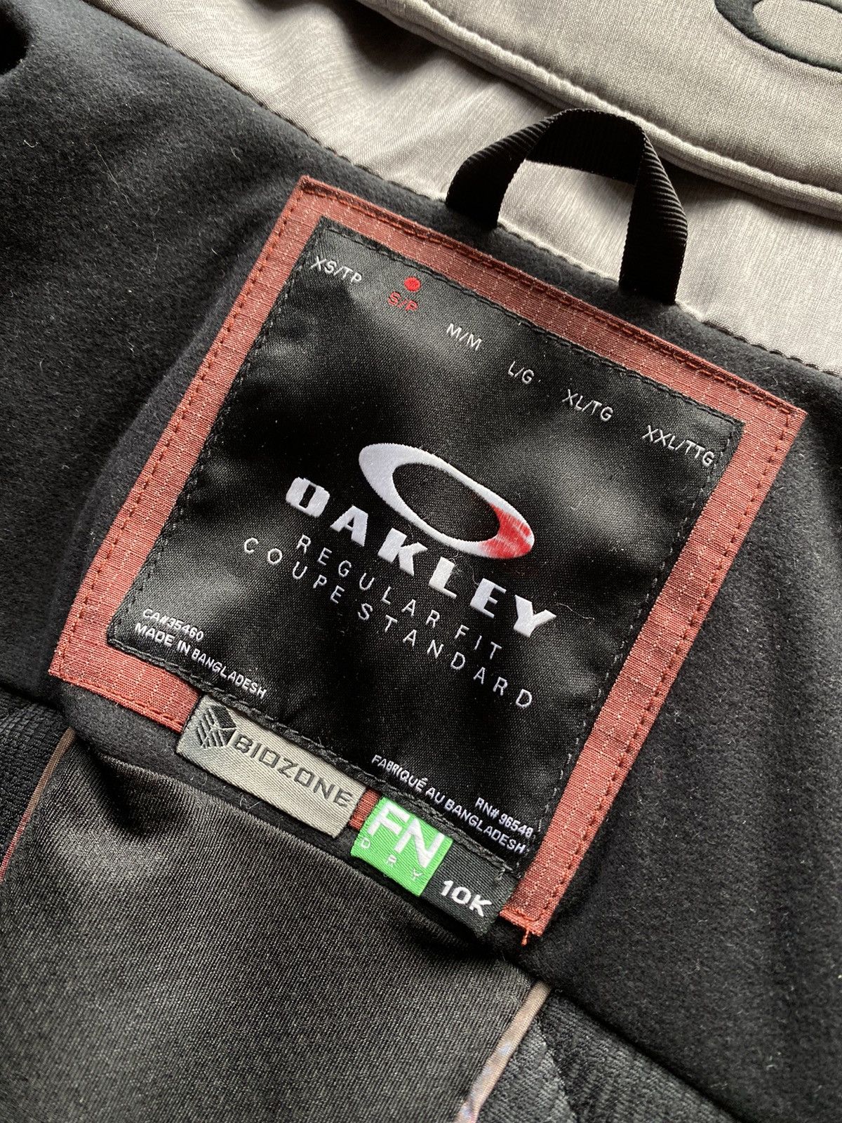 Oakley Rare Y2K Oakley Light Gorpcore Rain Outdoor Jacket Gorpcore Size US S / EU 44-46 / 1 - 13 Thumbnail