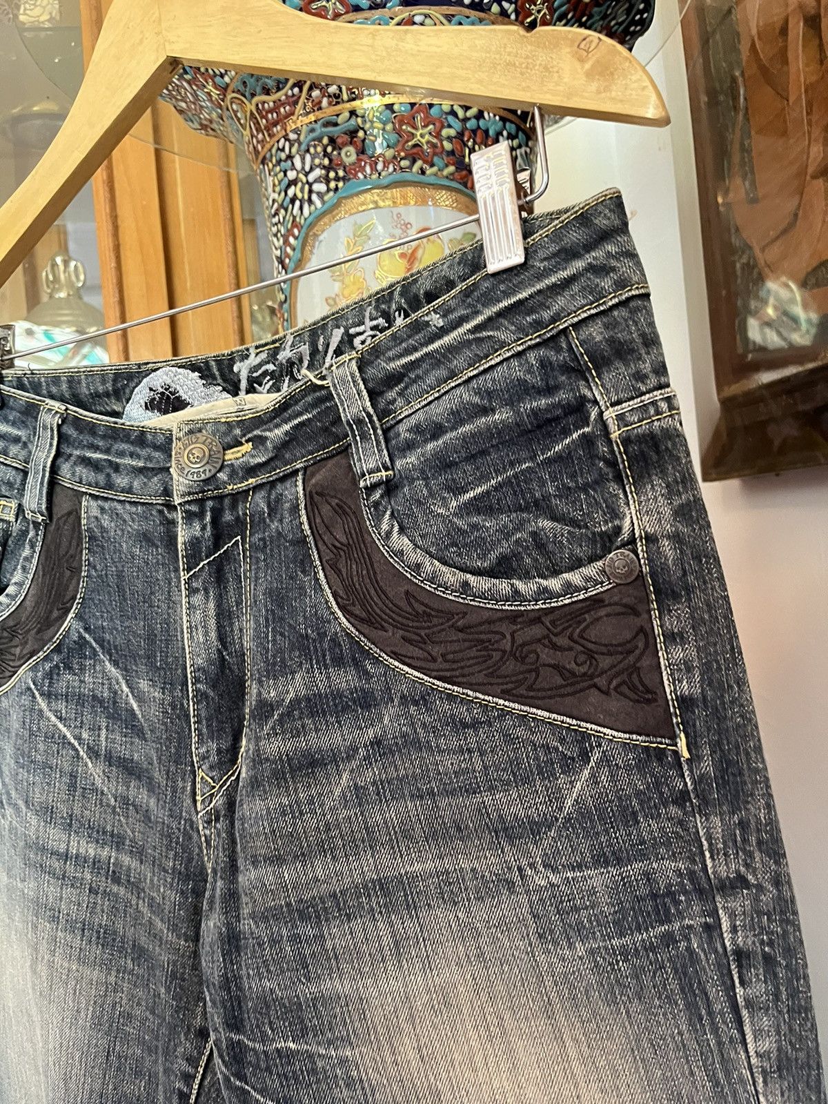 If Six Was Nine × Japanese Brand × KMRii Y2K Osaka Big Train Leather Carving Pocket Jeans Size US 34 / EU 50 - 4 Thumbnail