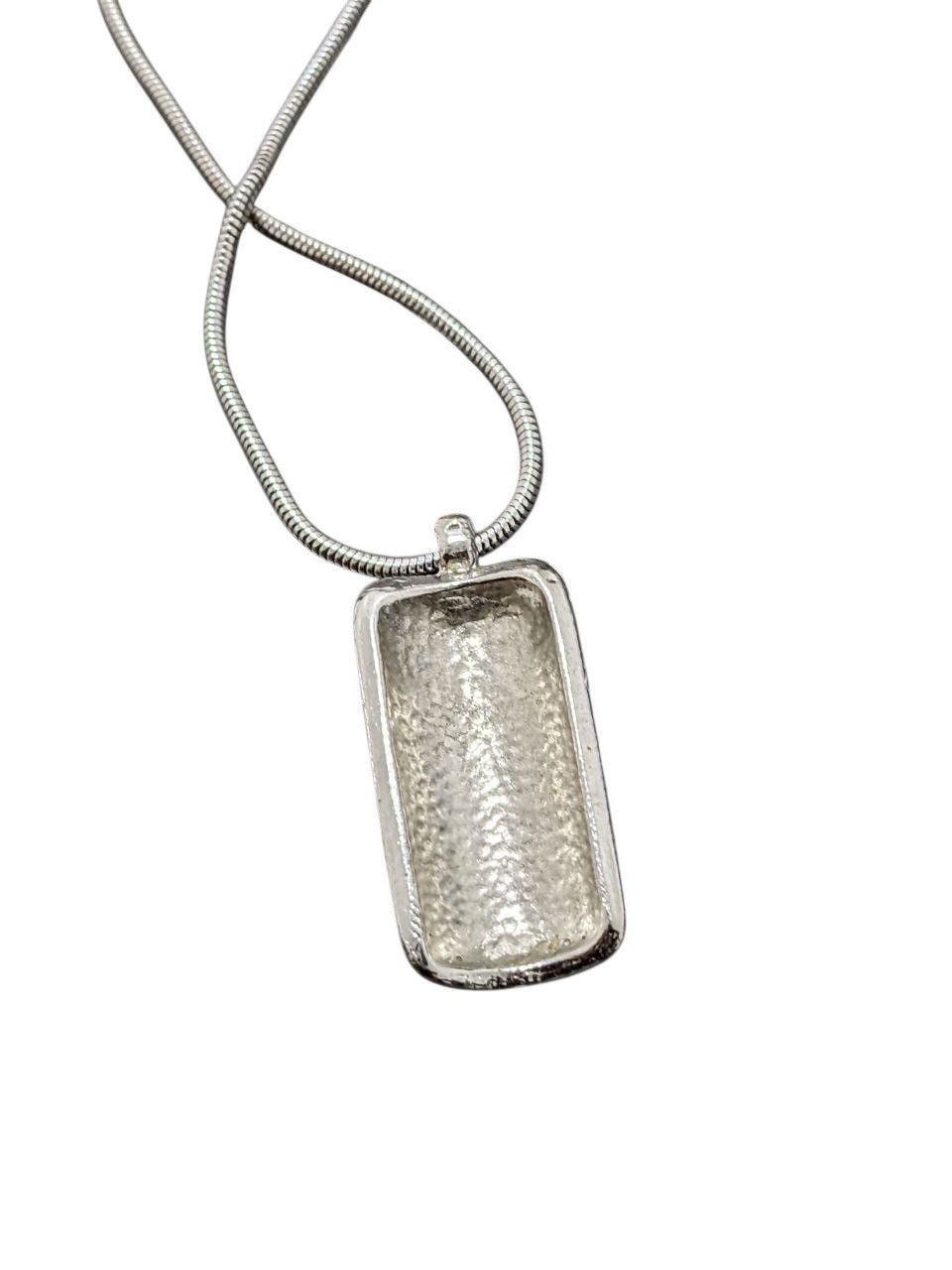 Vintage SILVER COATED NECKLACE WITH RECTANGULAR ABSTRACT PENDANT Size ONE SIZE - 5 Thumbnail