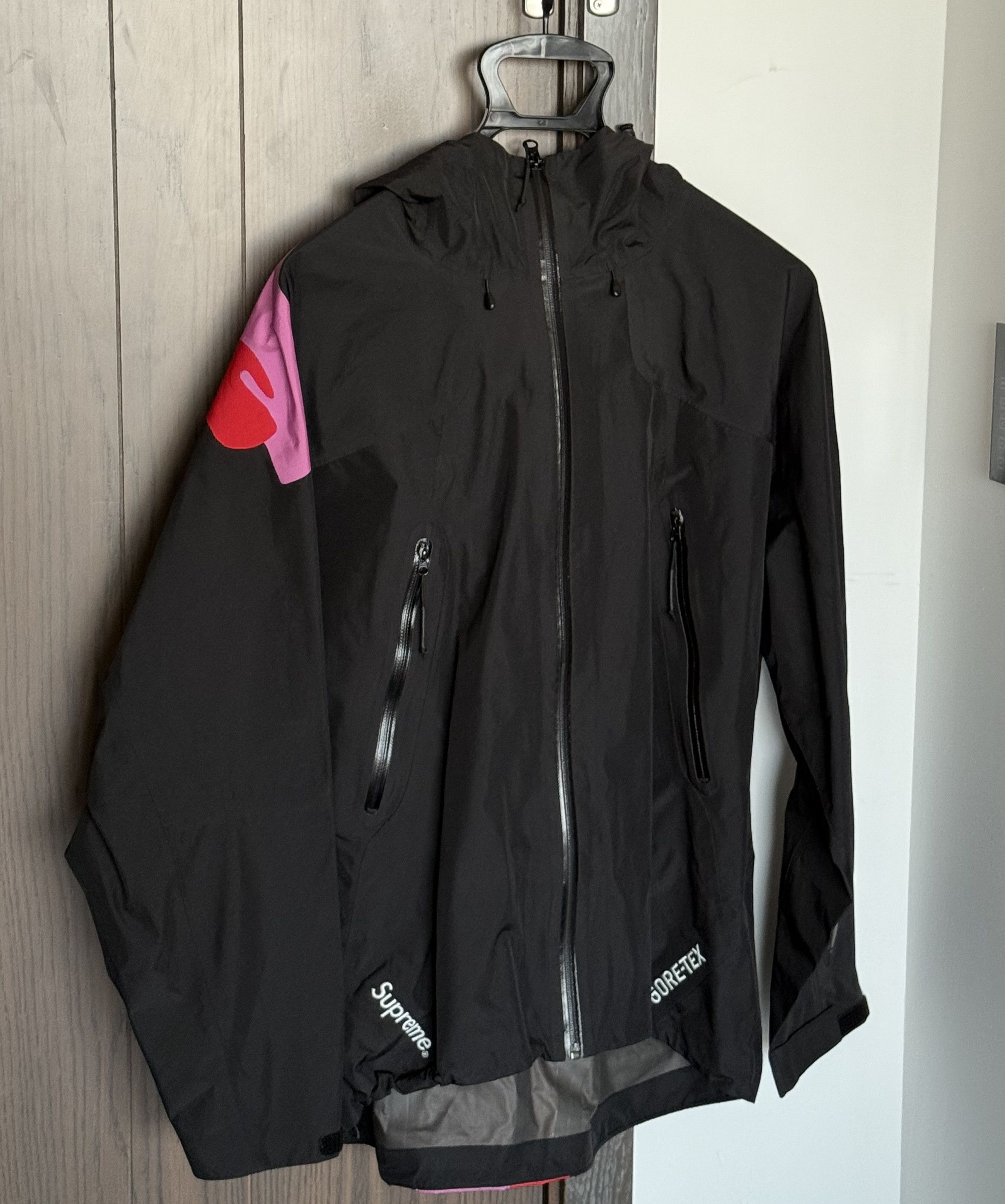 Supreme®/Umbro® GORE-TEX Jaket Black Supreme Umbro GORE-TEX Hooded Jacket (SS25) - $448