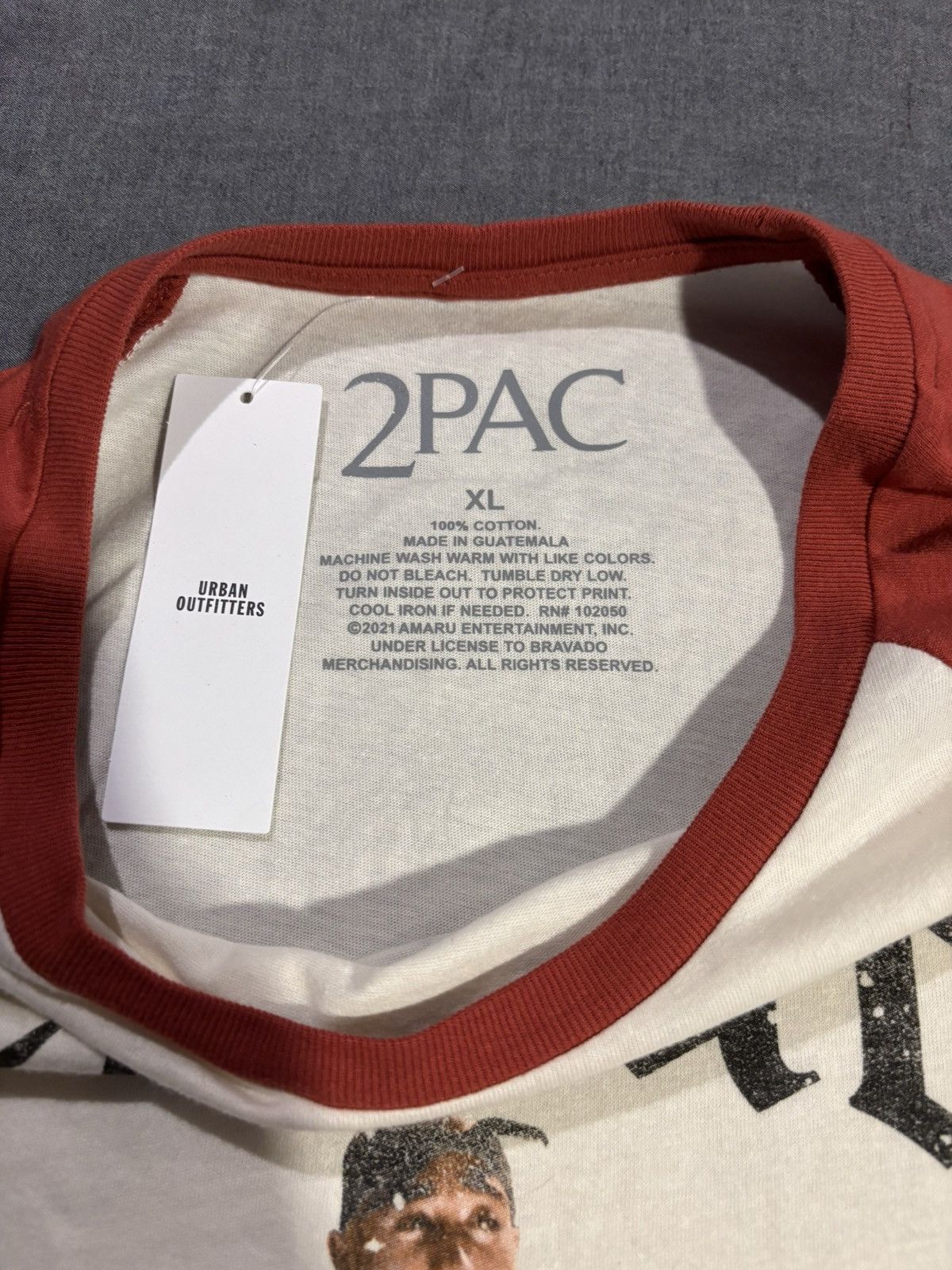 Urban Outfitters Tupac/2Pac California Love Graphic Tee Size US XL / EU 56 / 4 - 3 Thumbnail
